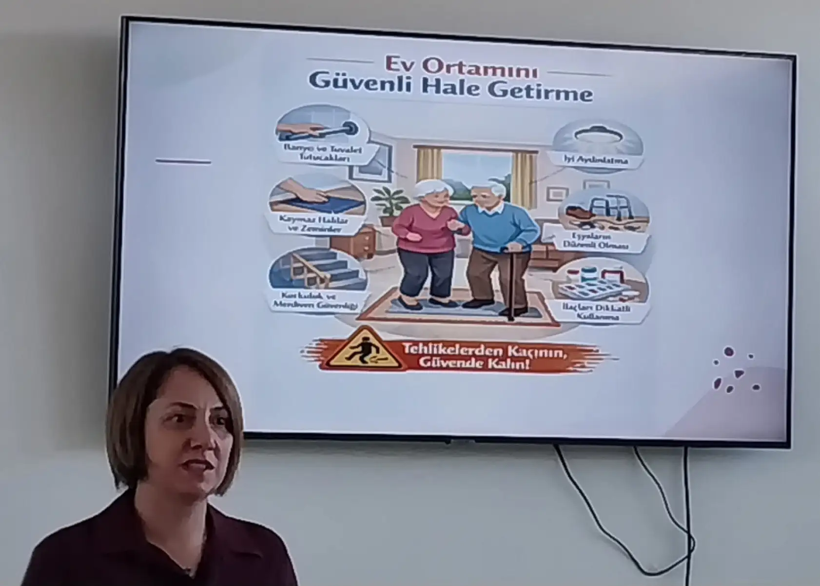 Fethiye Alzheimer Derneği'nde 'Güvenli Bakım Teknikleri' semineri