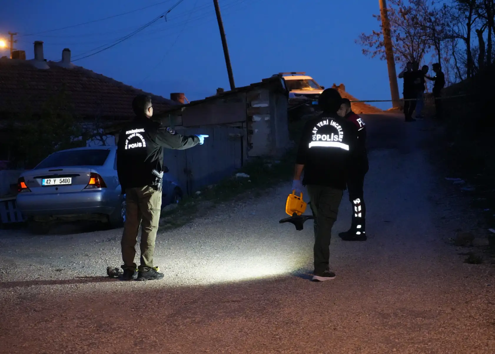 Eşinin telefonuna mesaj atan akrabasını sokak ortasında vurdu: 5 gözaltı