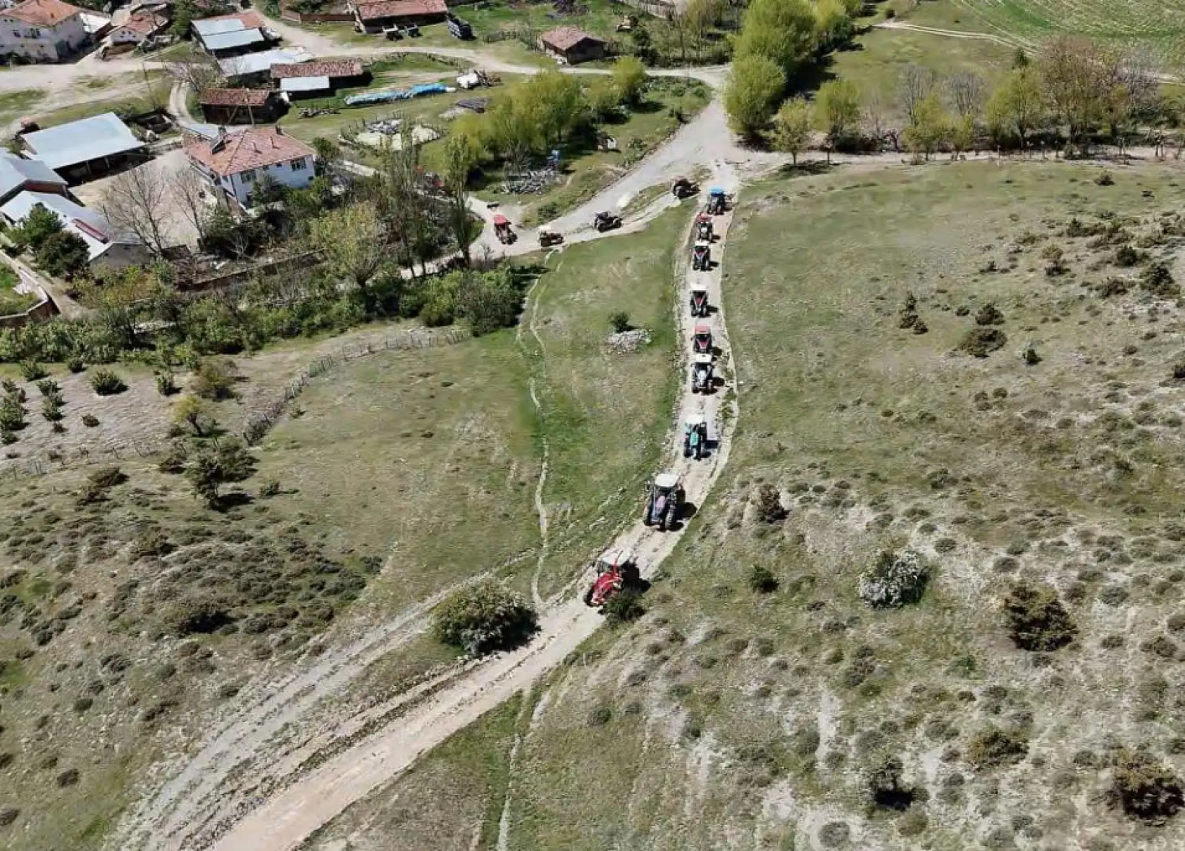 Gelin arabası yok, traktör var! O anlar sosyal medyayı salladı