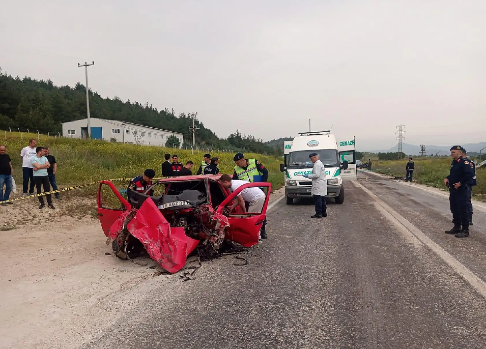 2 otomobil kafa kafaya çarpıştı: 3 ölü, 1 yaralı