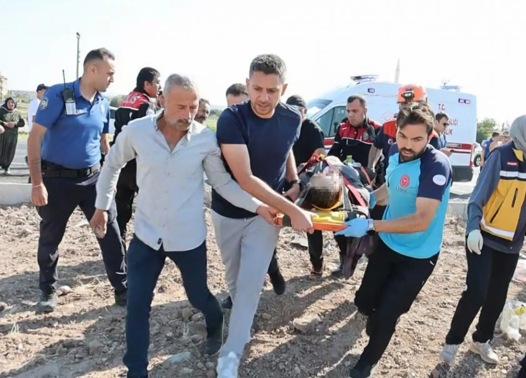 Sınava giden araçlar çarpıştı: 1 ölü, 4'ü ağır 10 yaralı