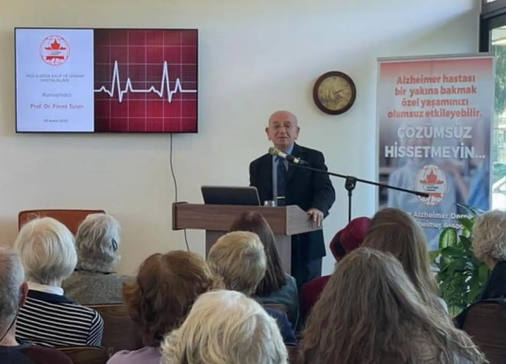 Alzheimer Derneği'nde anlamlı seminer