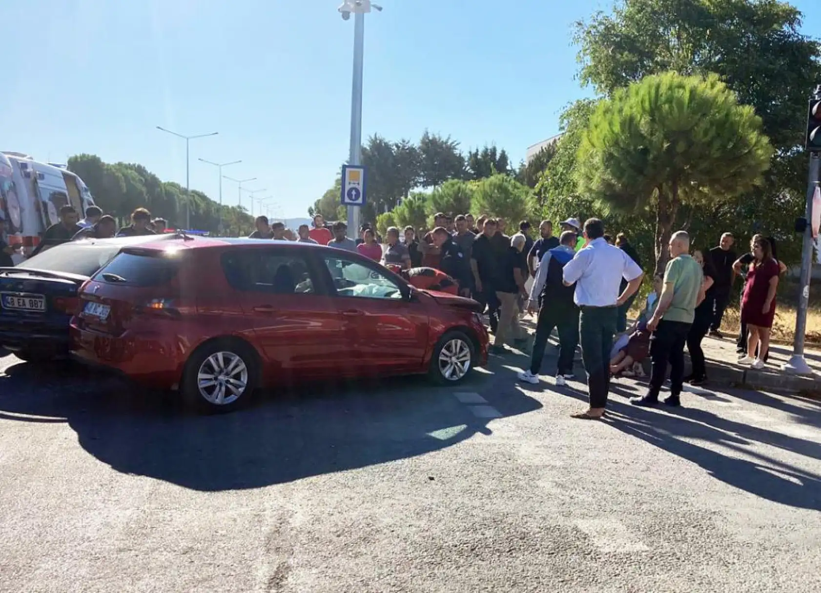 Menteşe'de İki Araç Çarpıştı: Yaşlı Kadın Ağır Yaralı