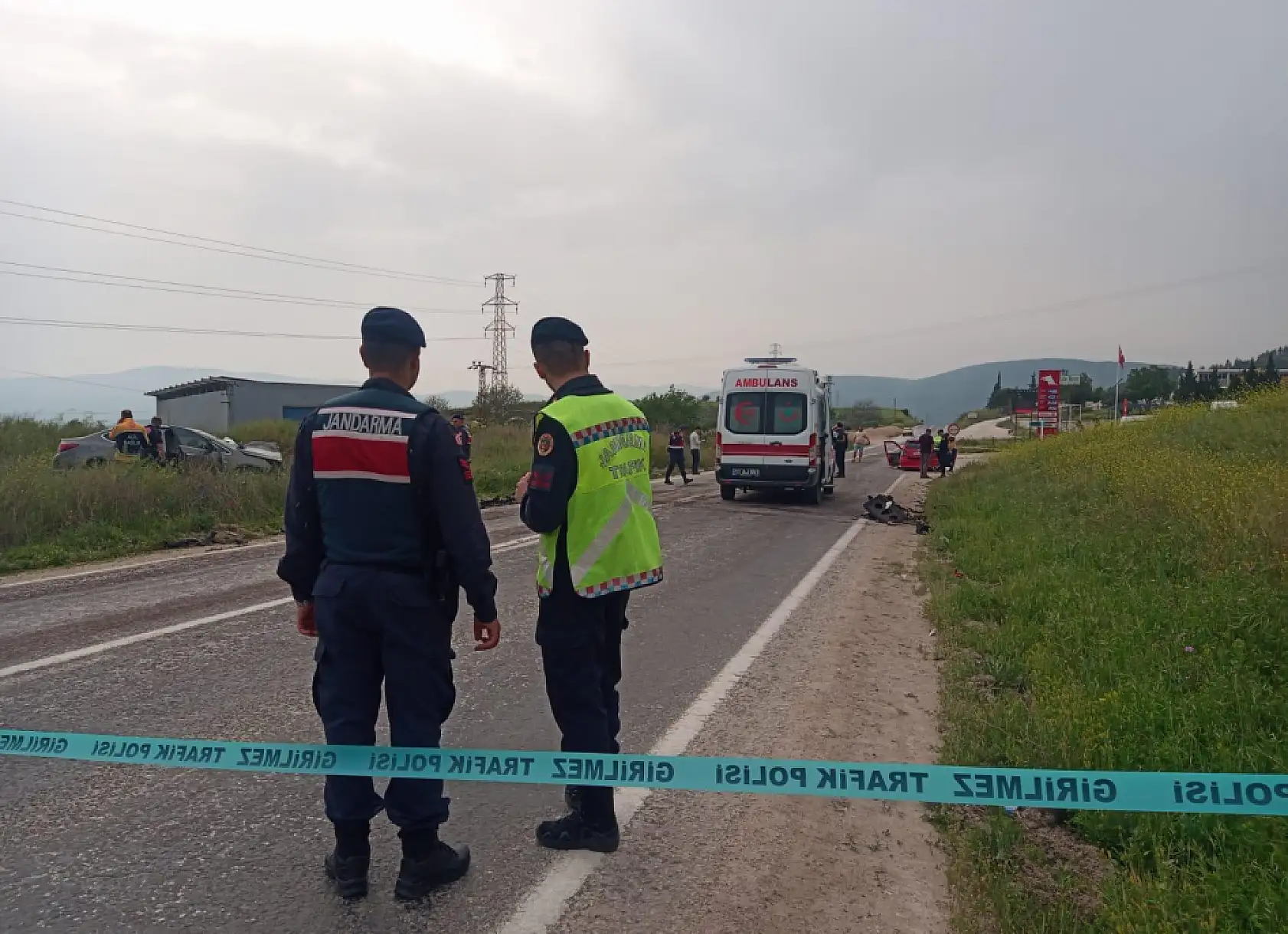 2 otomobil kafa kafaya çarpıştı: 3 ölü, 1 yaralı