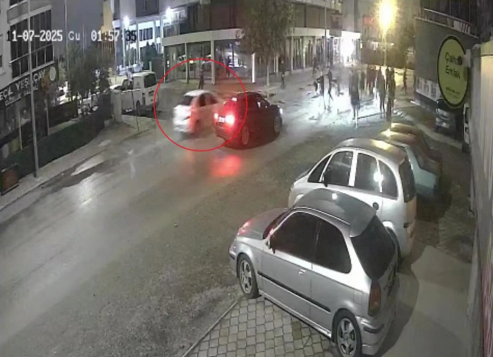 Bekçilerin 'Dur' ihtarına uymadı, denetim yapan il emniyet müdürüne yakalandı, ateş açılarak durduruldu