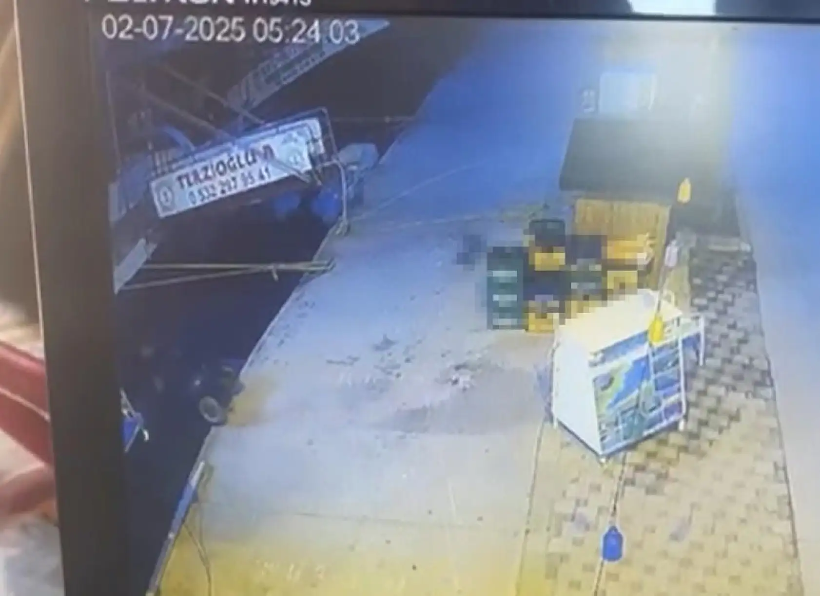 Ula'da akülü sandalye ile geldiği iskeleden kendini denize bıraktı