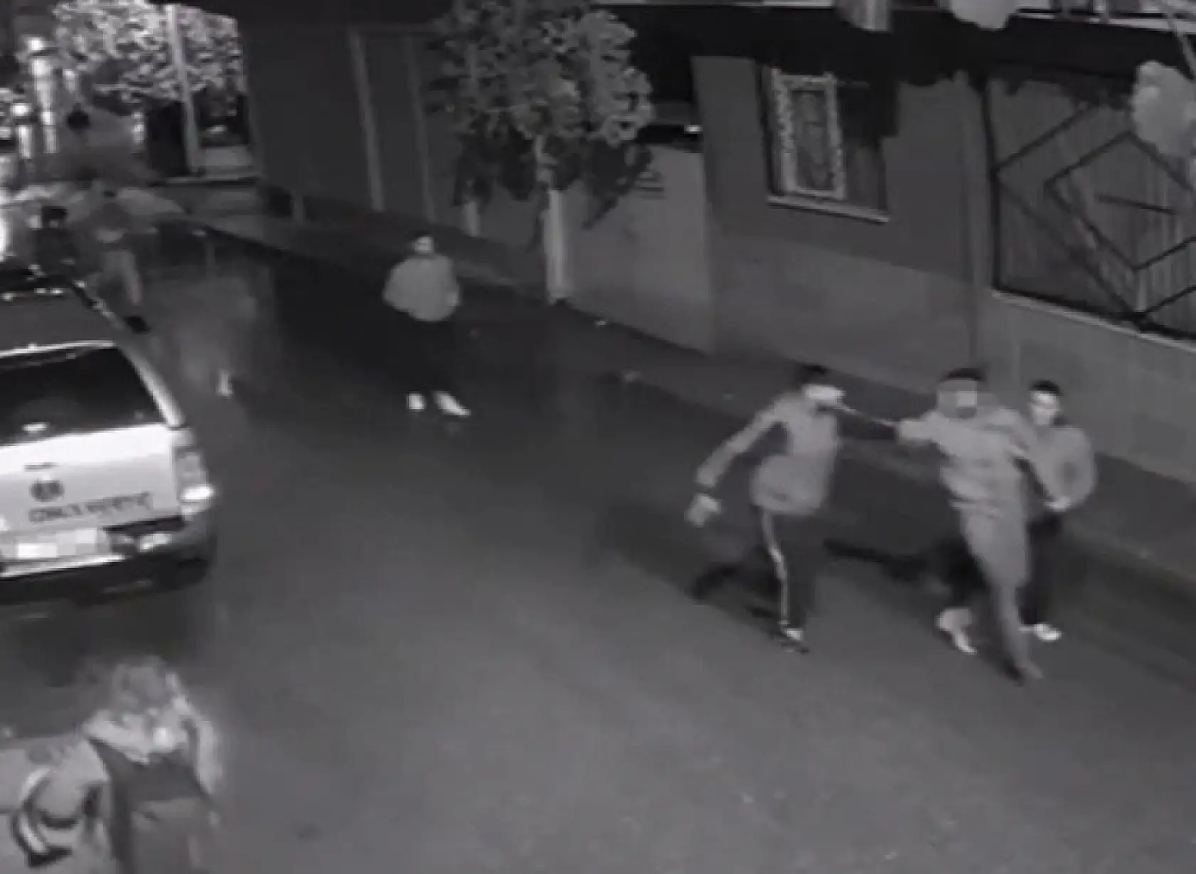 Sarkıntılık iddiasıyla 5 kişi saldırıp bıçakla ağır yaraladılar