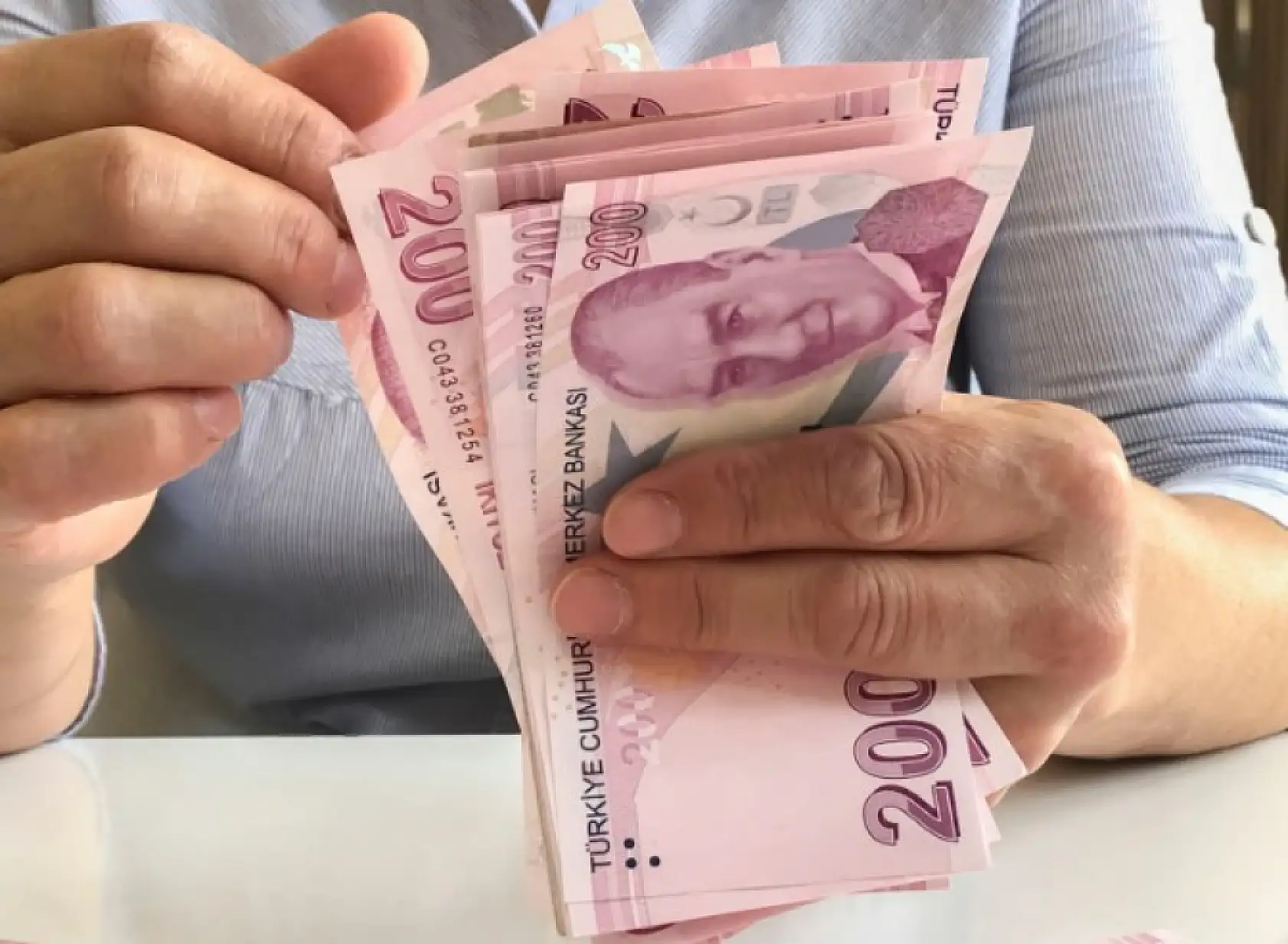 İhtiyaç kredisi çekmek hayal mi oldu? Yeni faiz oranları dudak uçuklattı, işte yeni faiz oranları