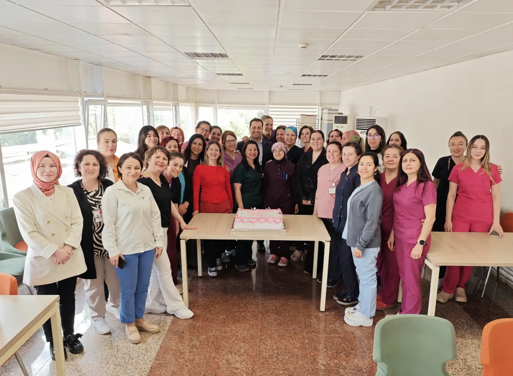 Menteşe Devlet Hastanesinde sağlık sektörünün meleklerine pastalı kutlama