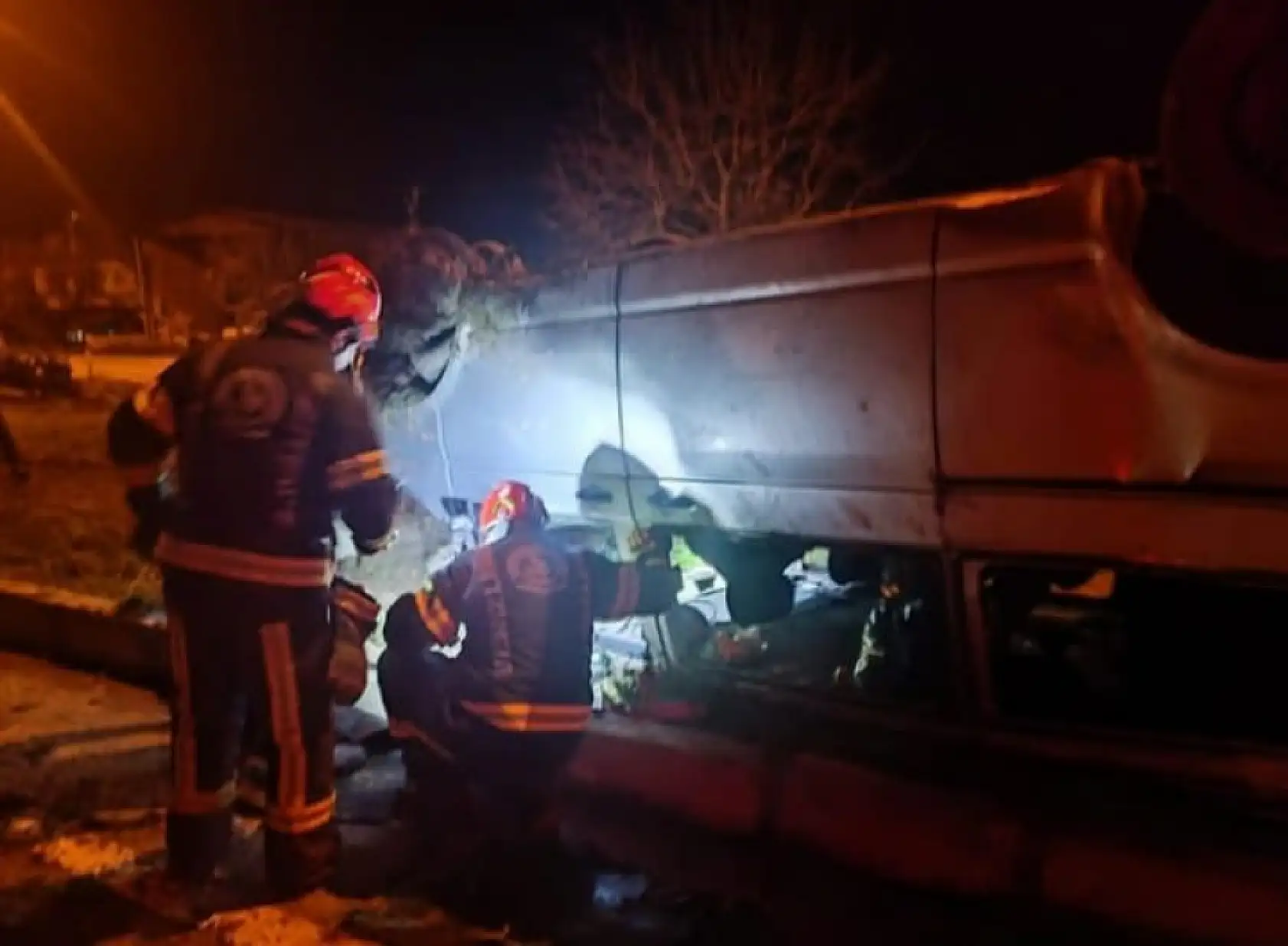 Yoldan çıkan otomobil ters döndü 1 yaralı