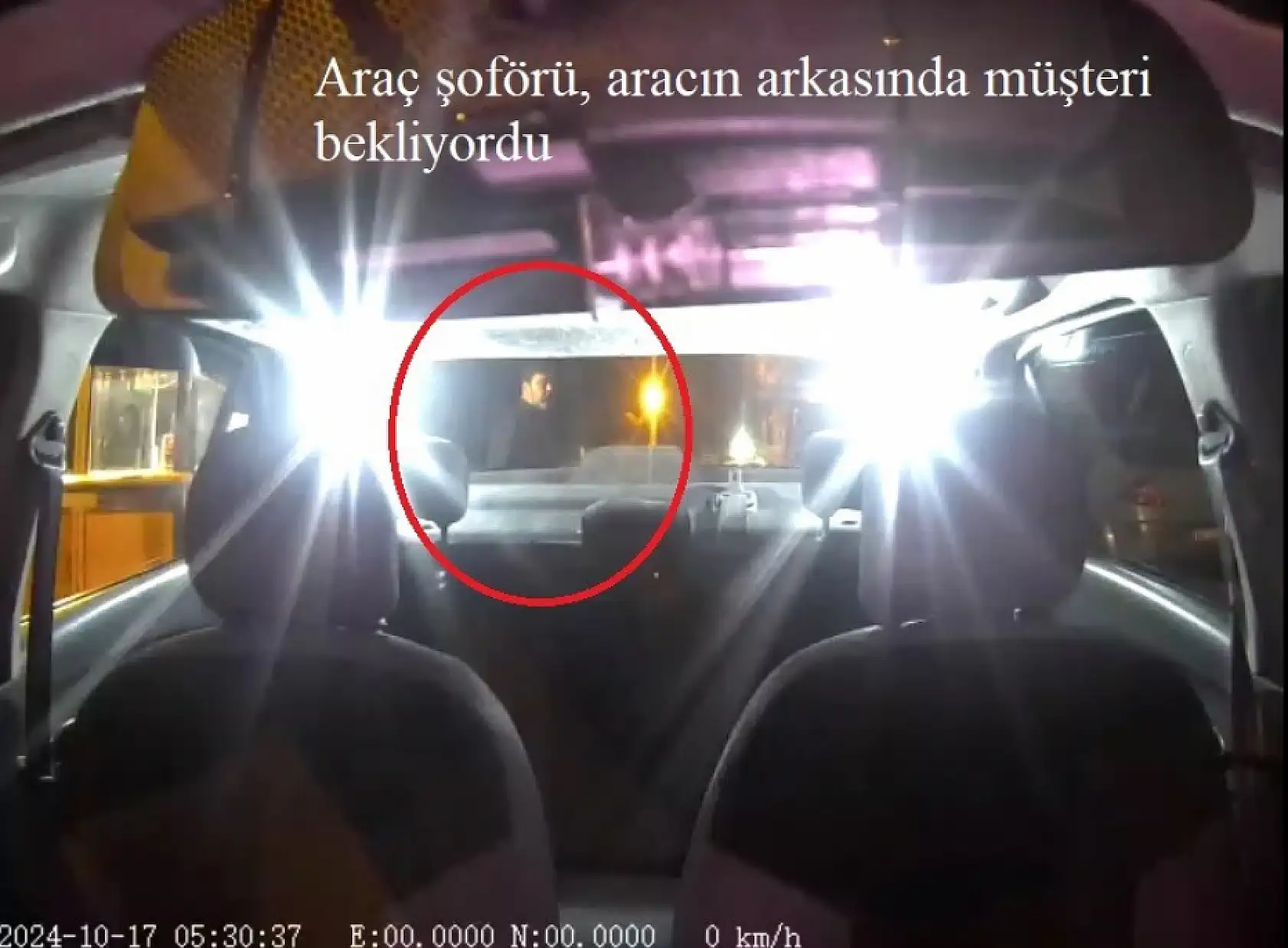 Taksiyi çaldı, ortalığı birbirine katıp hareket eden taksiden atladı