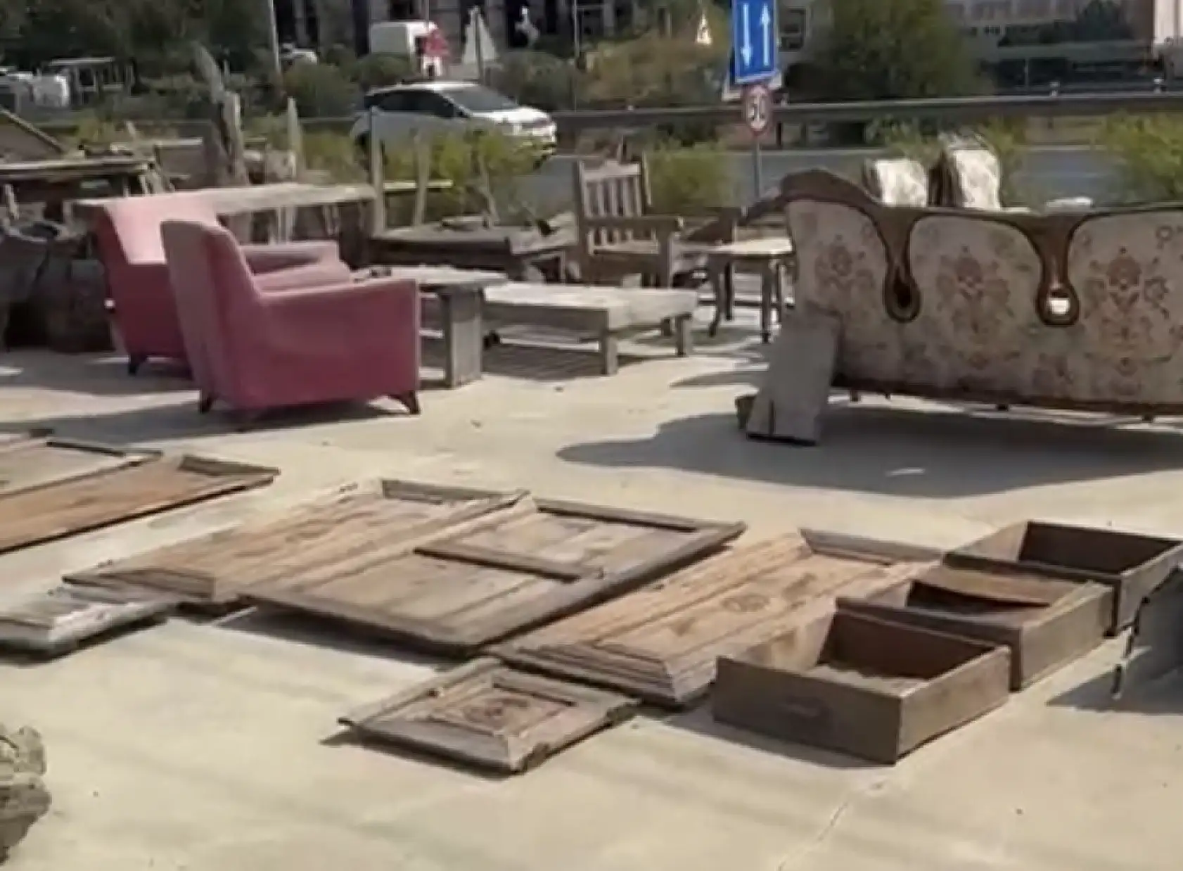 Restorasyon uzmanı 300 yıllık ahşap malzemelerin satışına kıyamadı