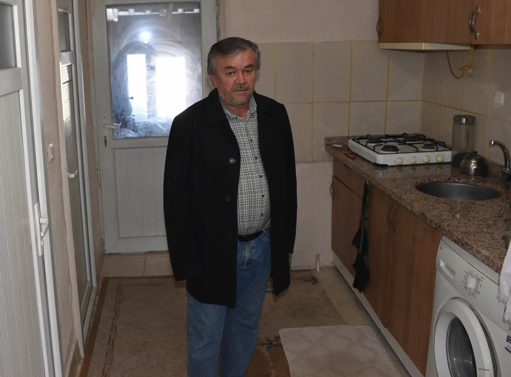 'Saman ev'in bacası 10 yıldır tütüyor