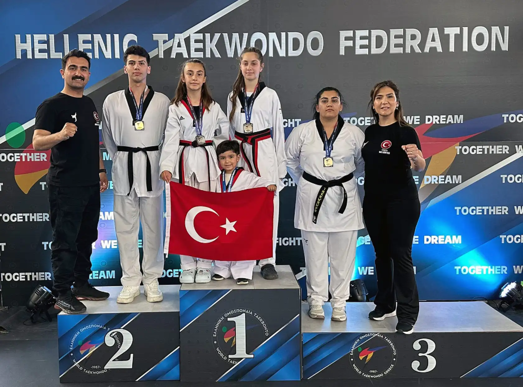 Muğlalı Tekvandocuların Yunanistan'da madalya gururu