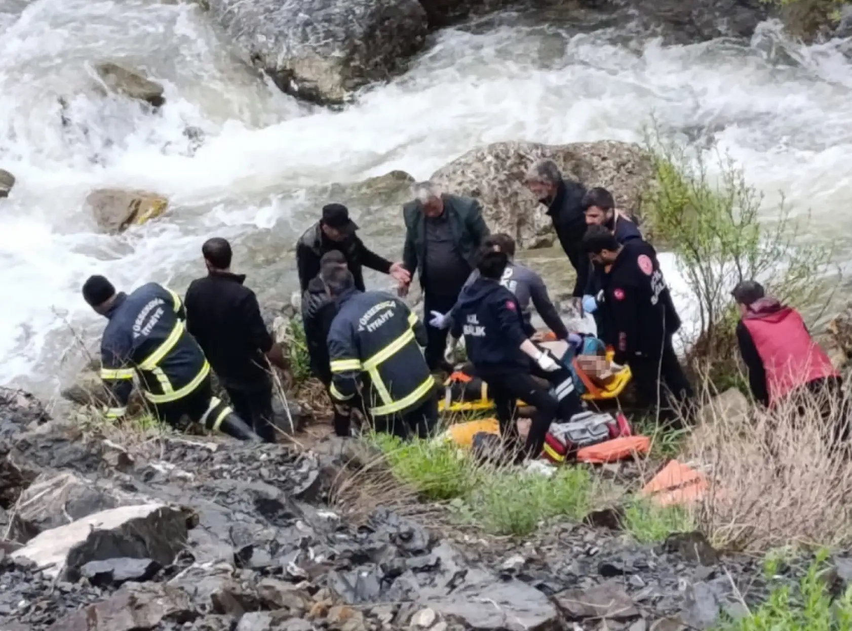 Yüksekova Doski Vadisinde feci kaza: 2 ölü, 3 yaralı