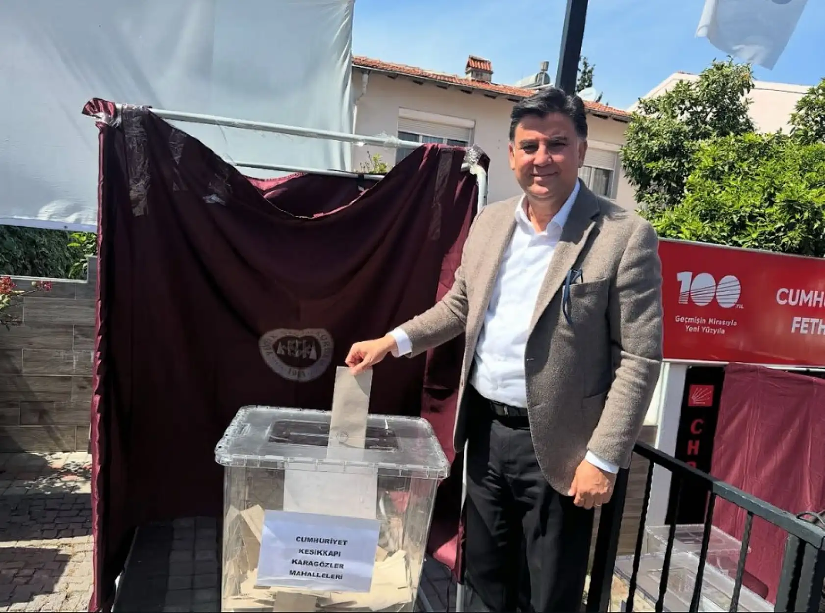 Fethiye Belediye Başkanı Alim Karaca, CHP'nin ön seçiminde oyunu kullandı