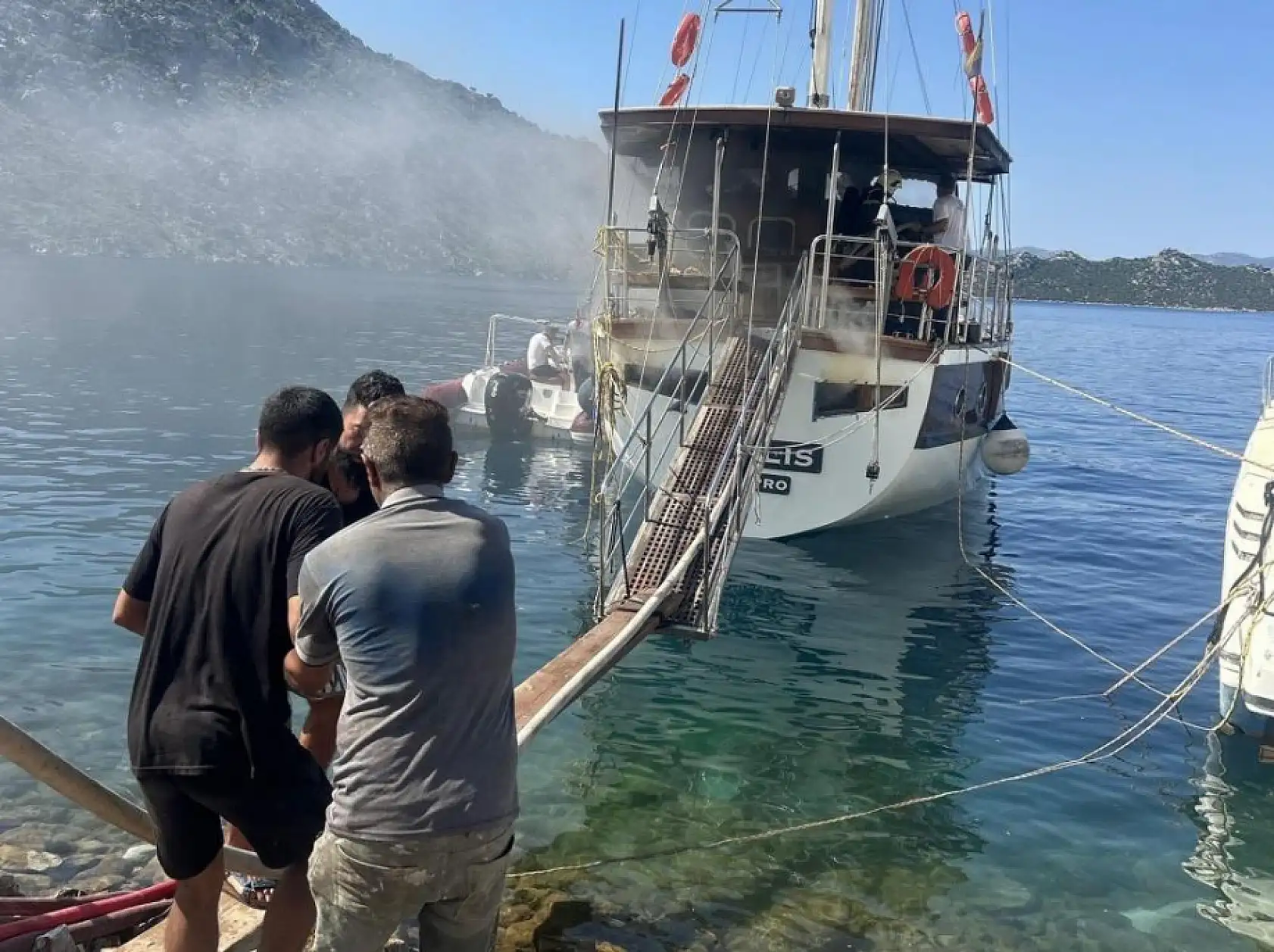 Marmaris'teki tekne yangını söndürüldü
