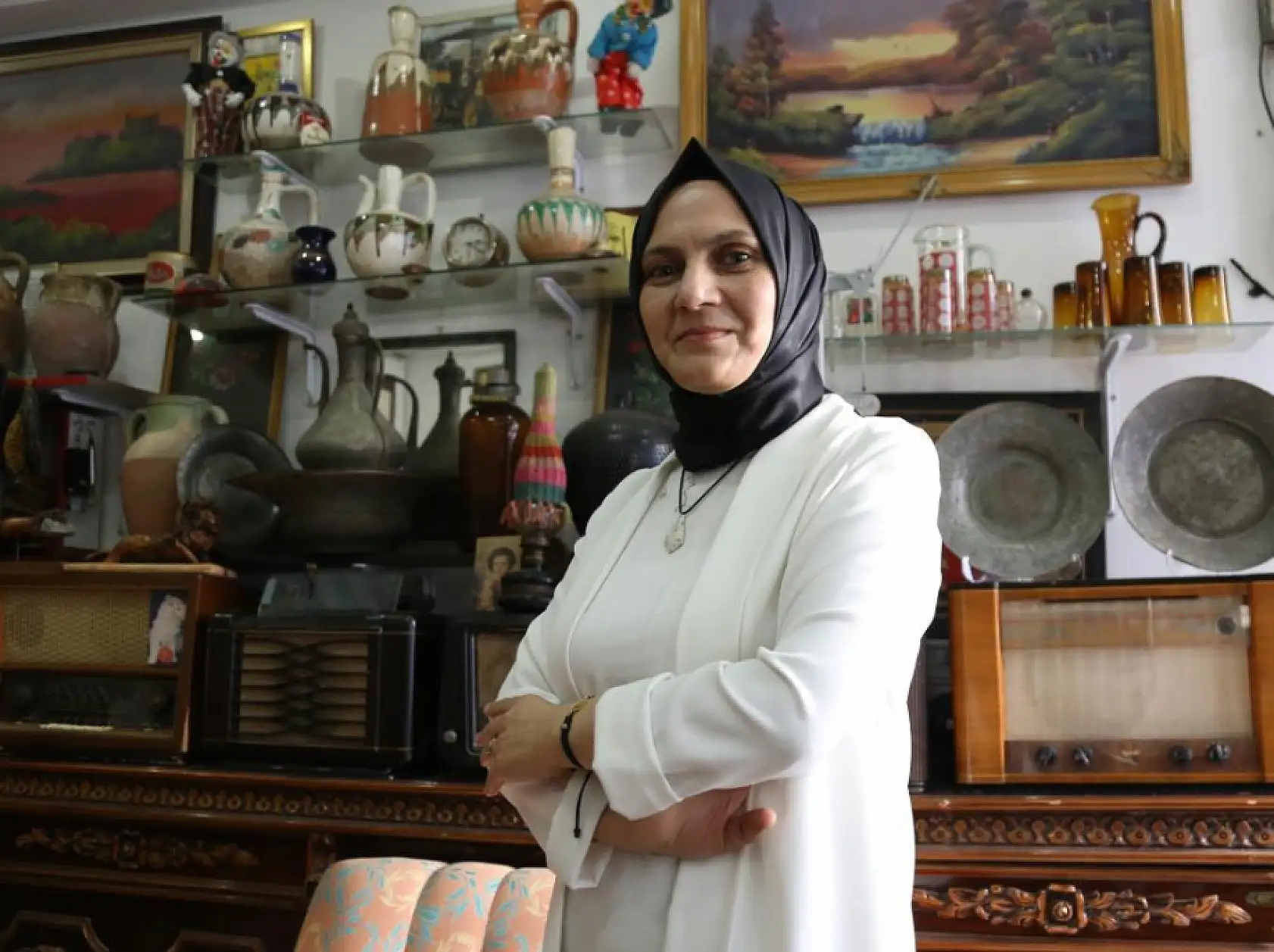 Eşine eski eşyaları topladığı için kızıyordu, şimdi antikacı oldu
