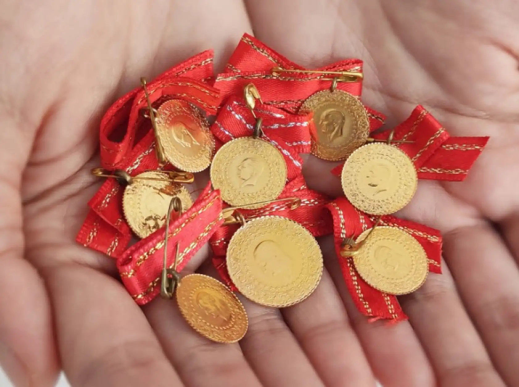 Sarı madende rekor üstüne rekor! Gram altın 3.430 TL'ye ulaştı