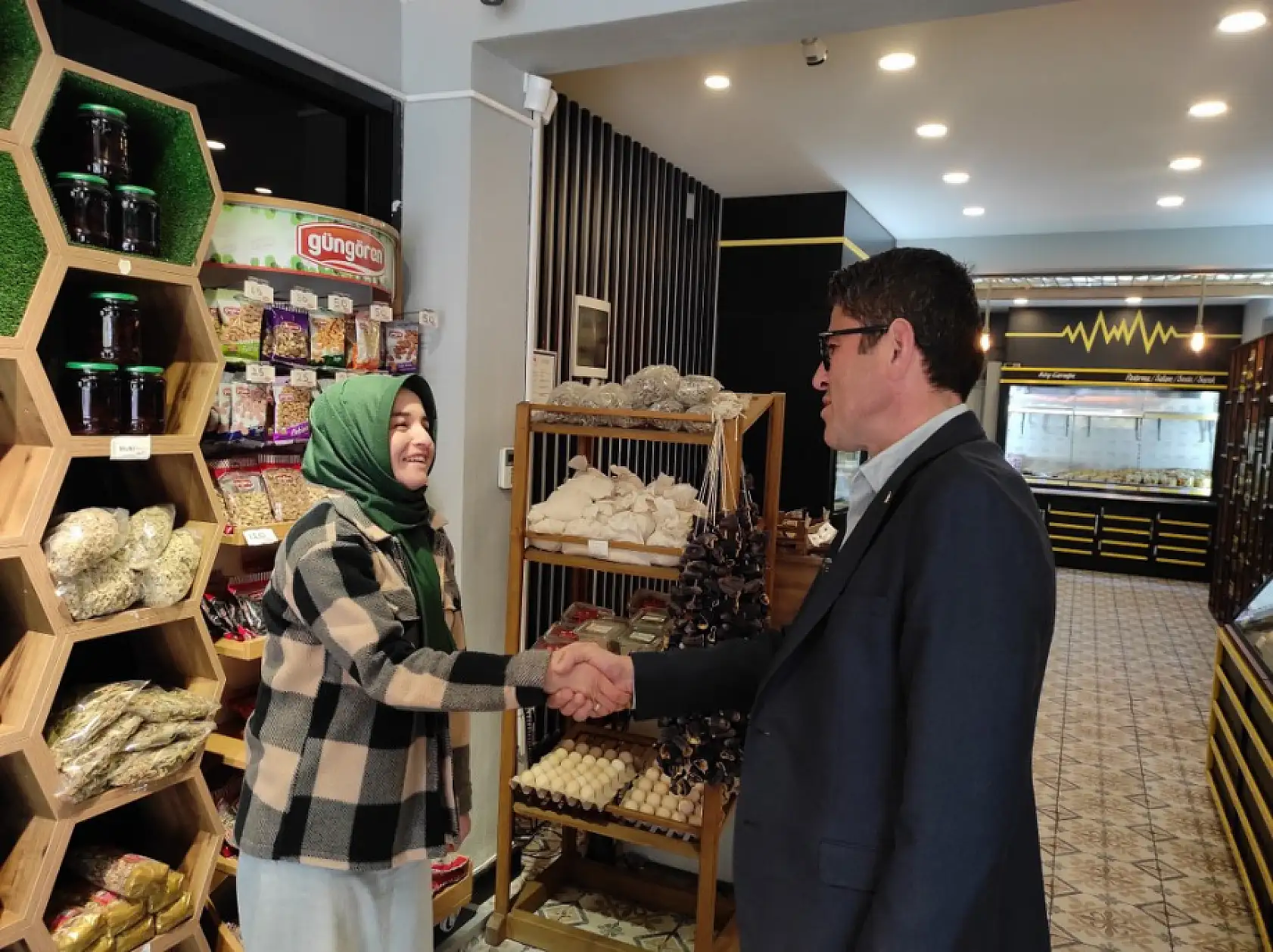 Aday Kökten, Esnaf Ziyaretlerinde Bulundu