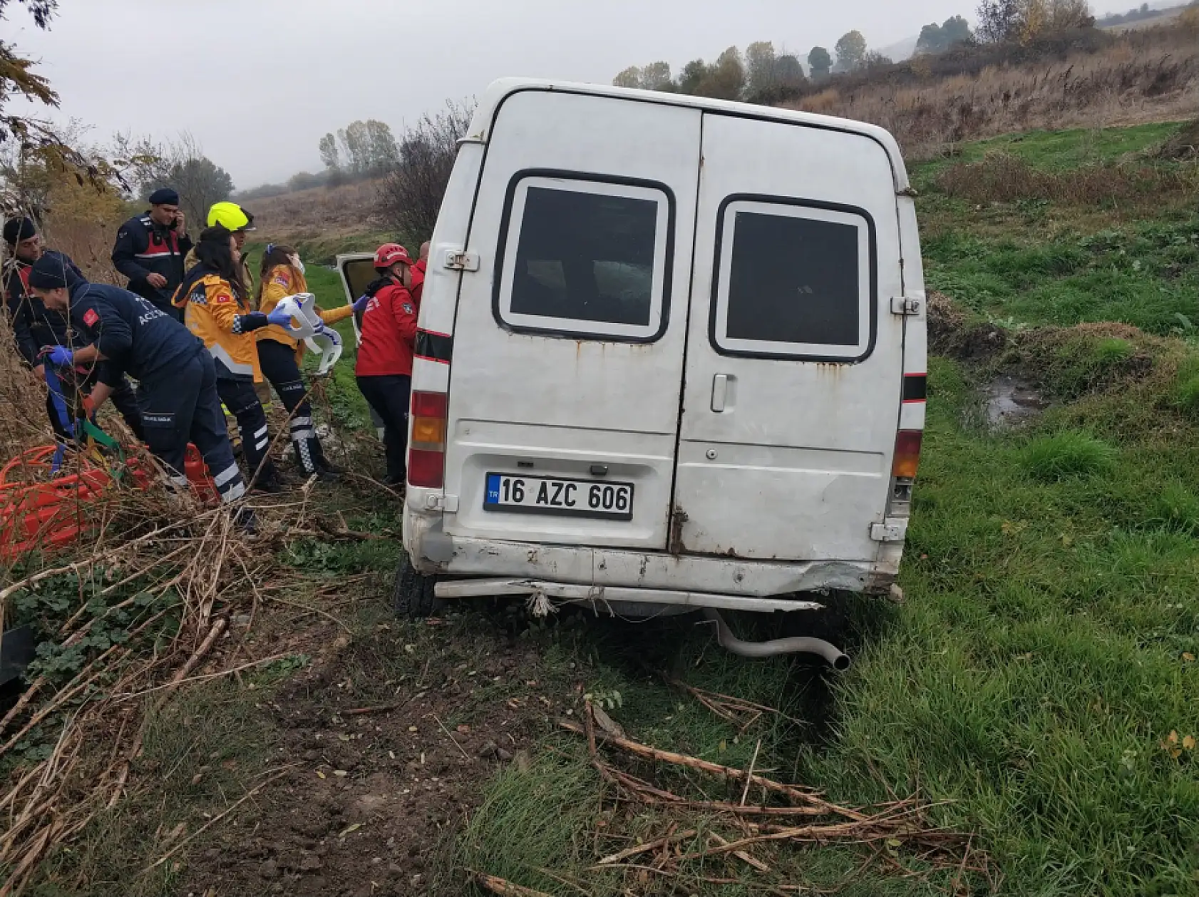 Zincirleme kazada sürücünün sıkıştığı araç çalıntı çıktı