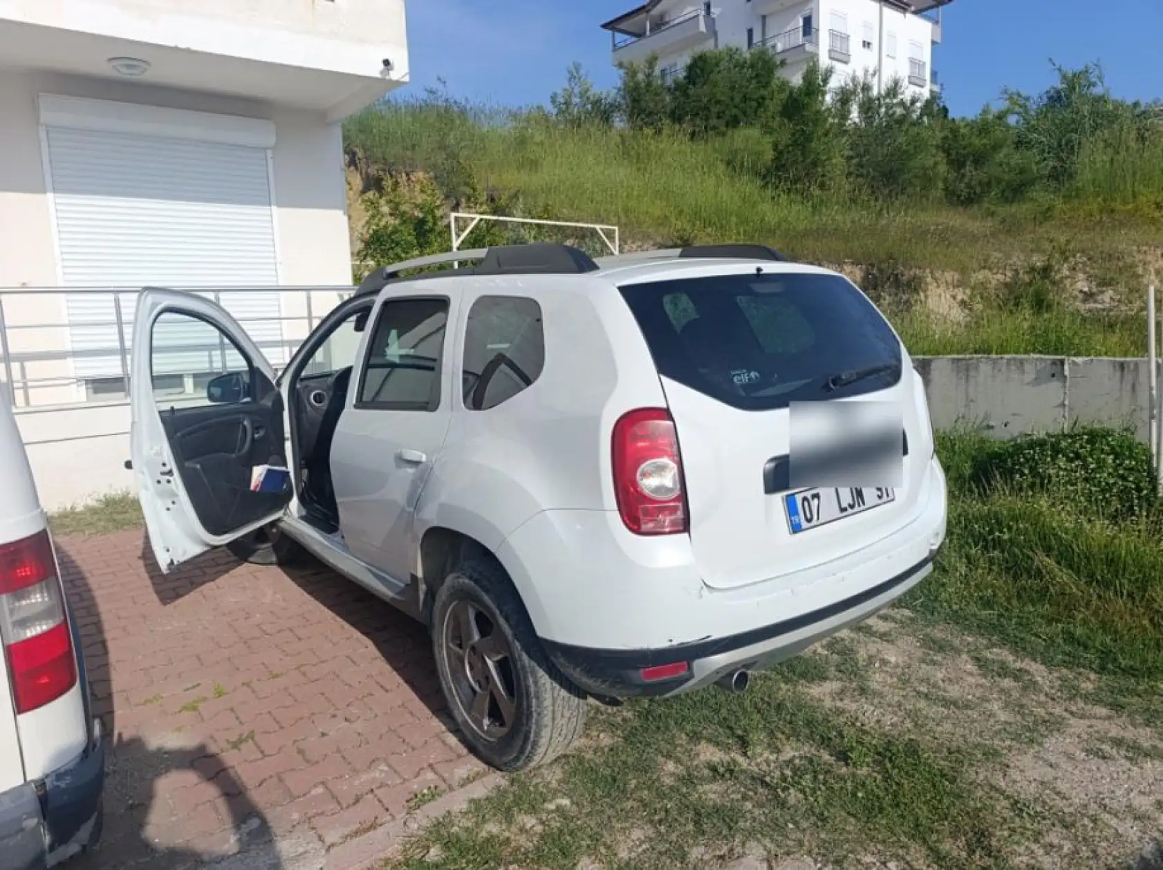 Camiye gelen eski belediye başkanına büyük şok: Bu sefer ayakkabı değil, otomobil çalındı