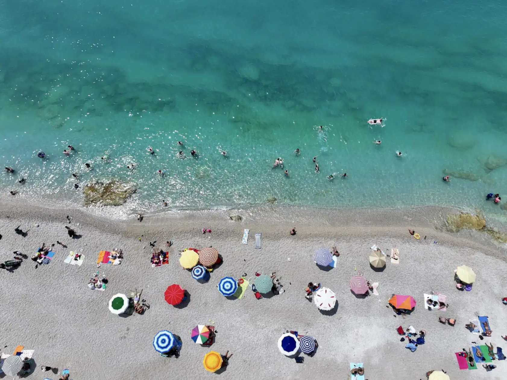 Ölüdeniz'de  bayramın son günü hareketlilik yaşanıyor
