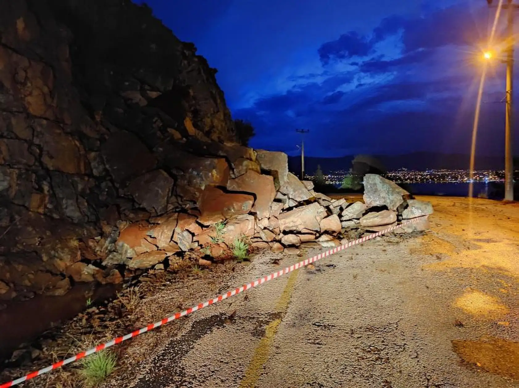 Fethiye'de toprak kayması yaşandı
