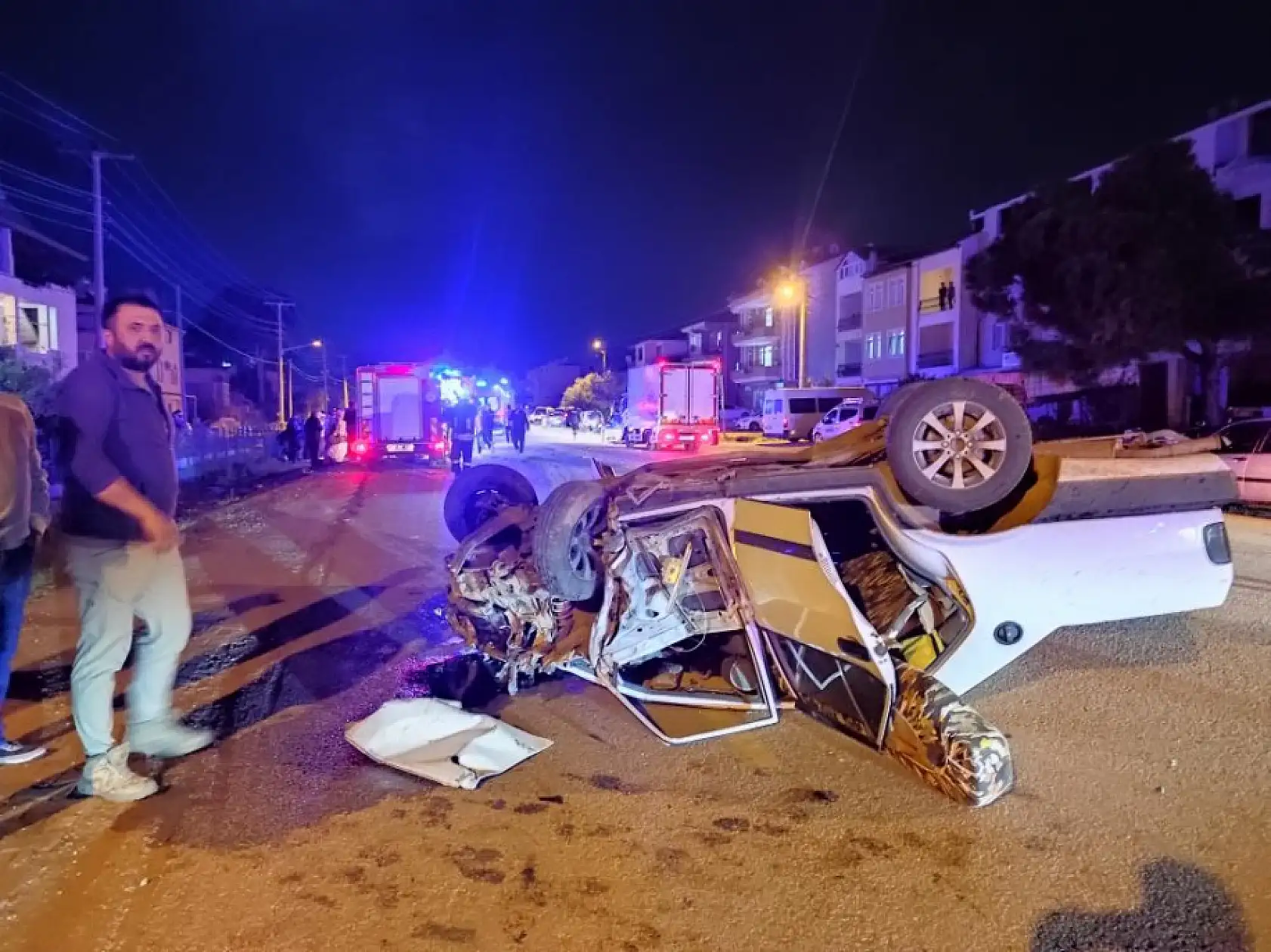 Fethiye'de araçlar kafa kafaya çarpıştı 1'i ağır 4 yaralı