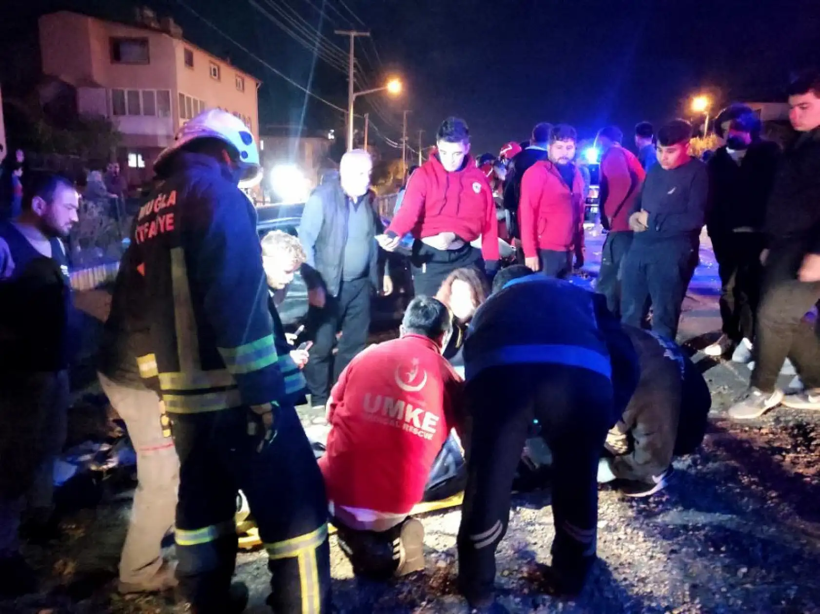 Fethiye'de araçlar kafa kafaya çarpıştı 1'i ağır 4 yaralı