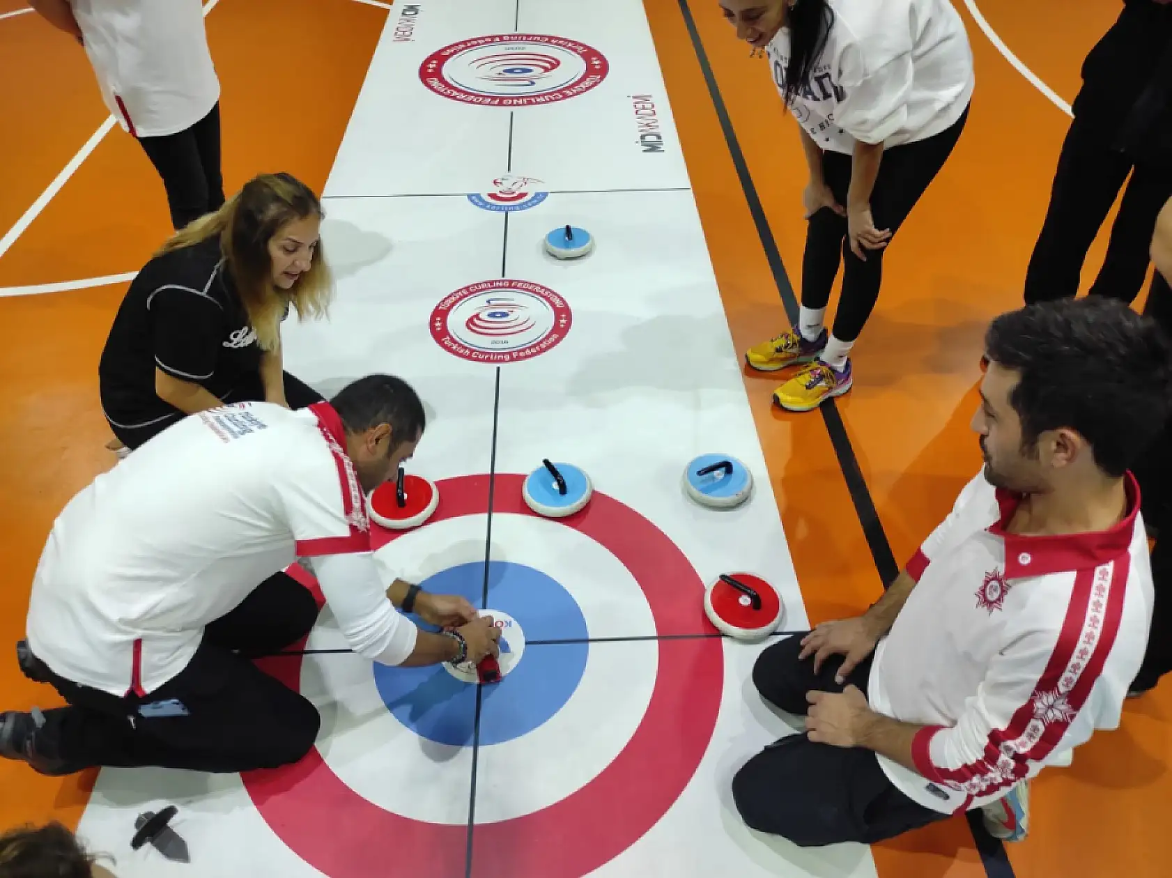 Köyceğiz'de öğretmenler Floorcurling turnuvasında yarıştı