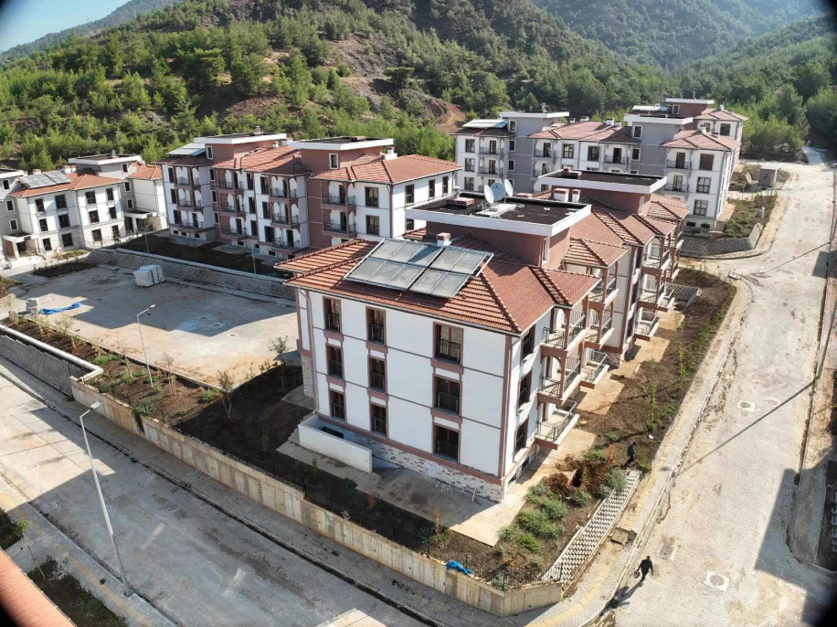 Fethiye Karaçulha'daki TOKİ konutlarında teslimler başladı