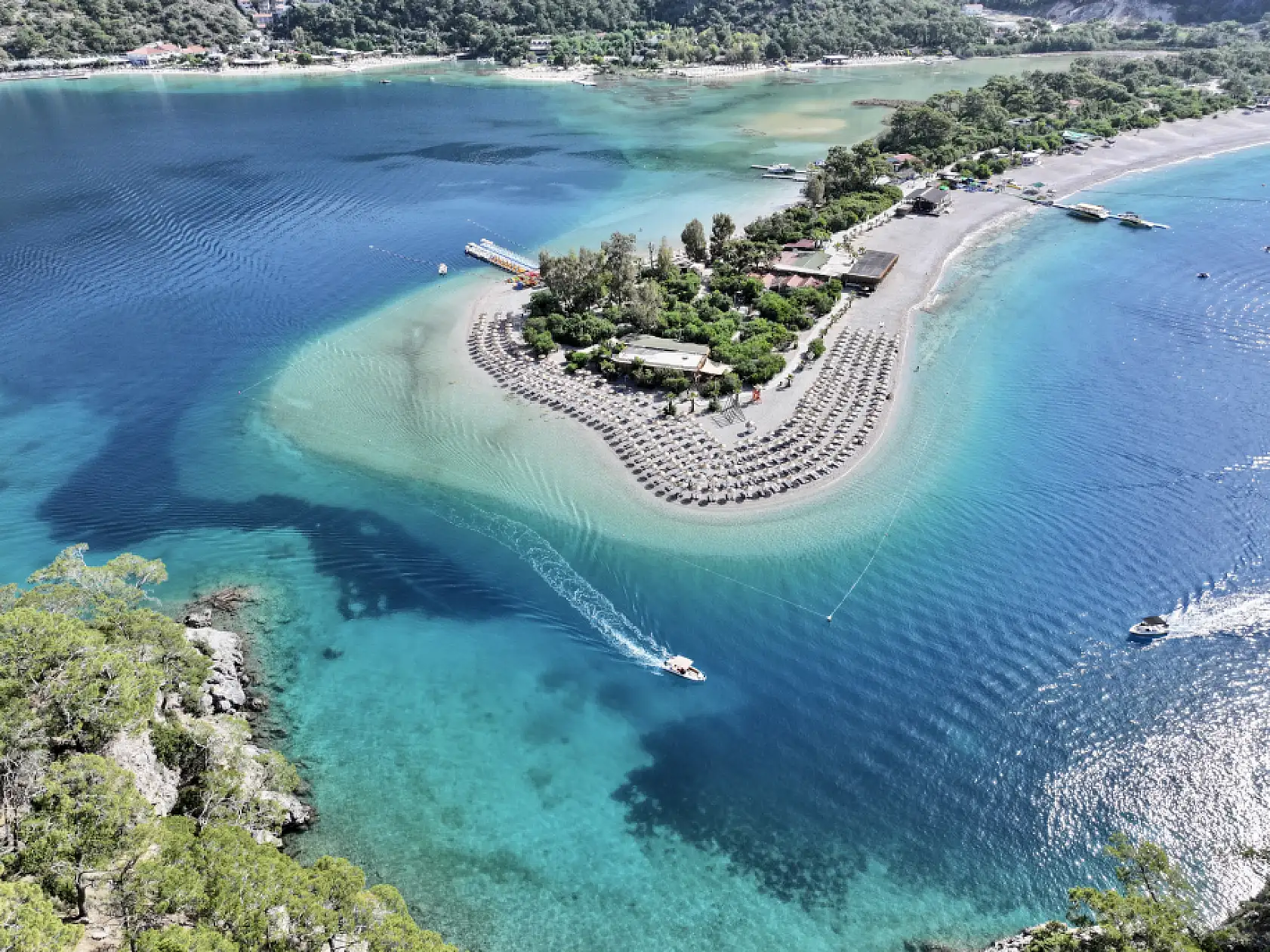 Muğla'da sıcak hava nedeniyle sahillerde yoğunluk yaşanıyor