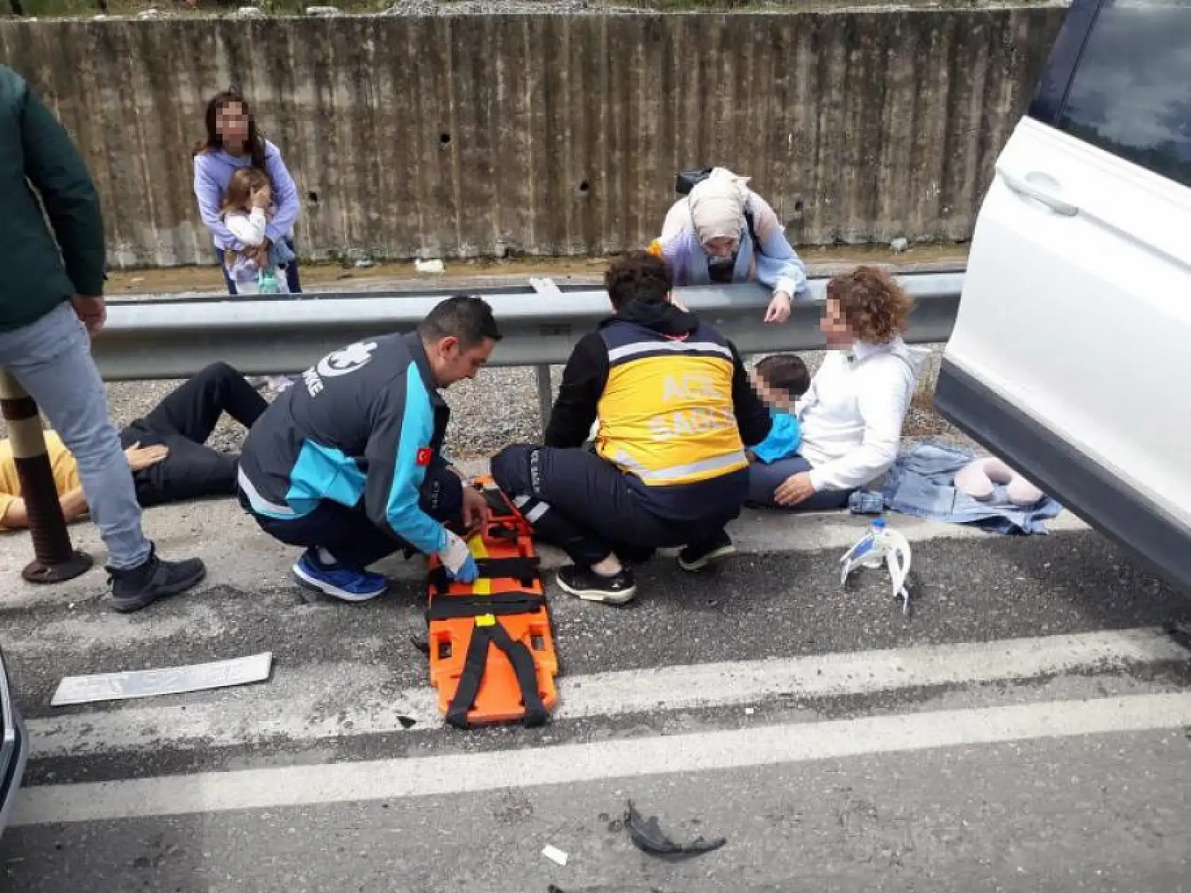 2 otomobil kafa kafaya çarpıştı: 1 ölü, 7 yaralı