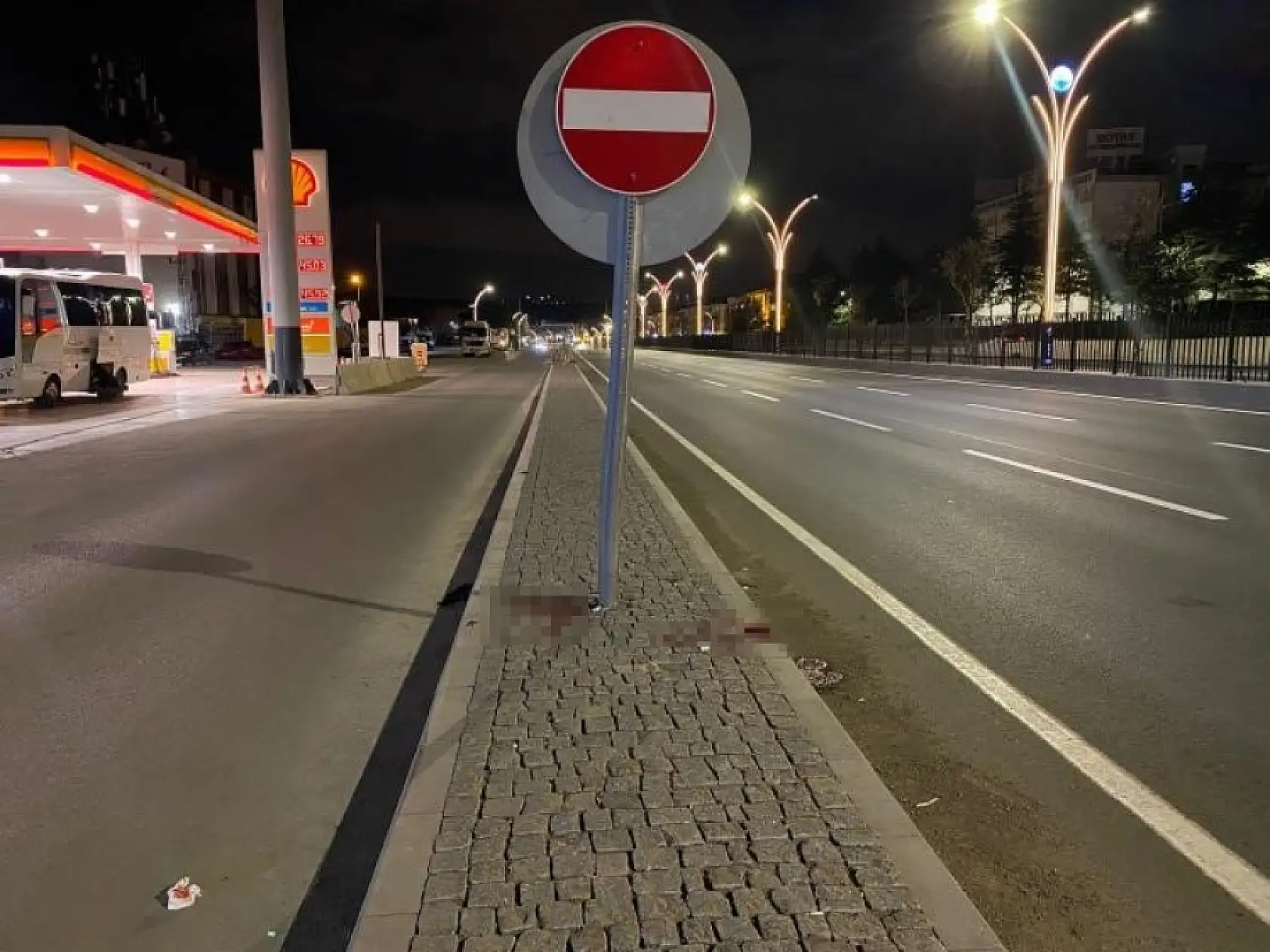 Motosiklet trafik levhasına çarptı: 2 ölü