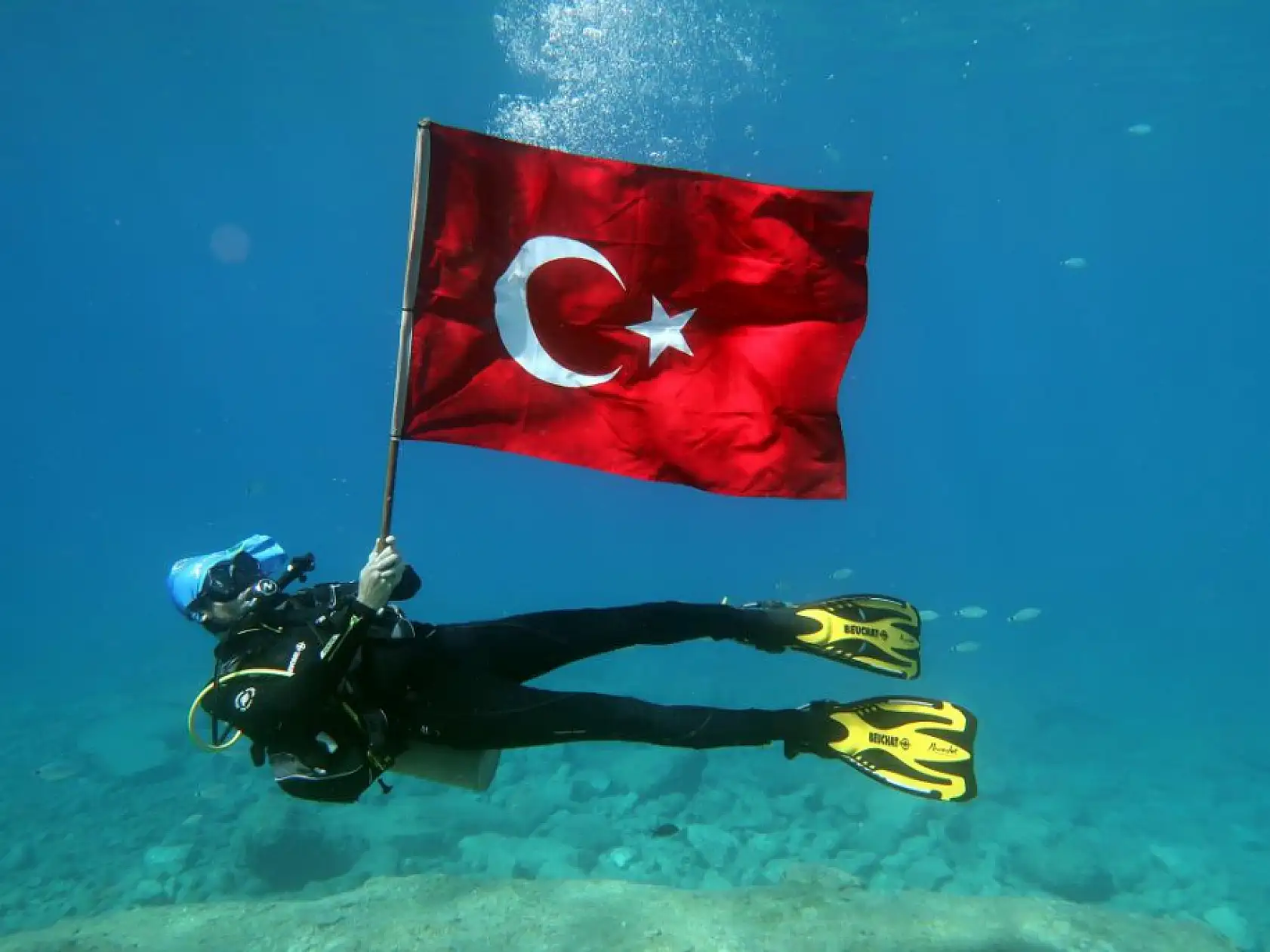 Fethiyeli Dalgıçlardan 30 Ağustos'a Anlamlı Kutlama