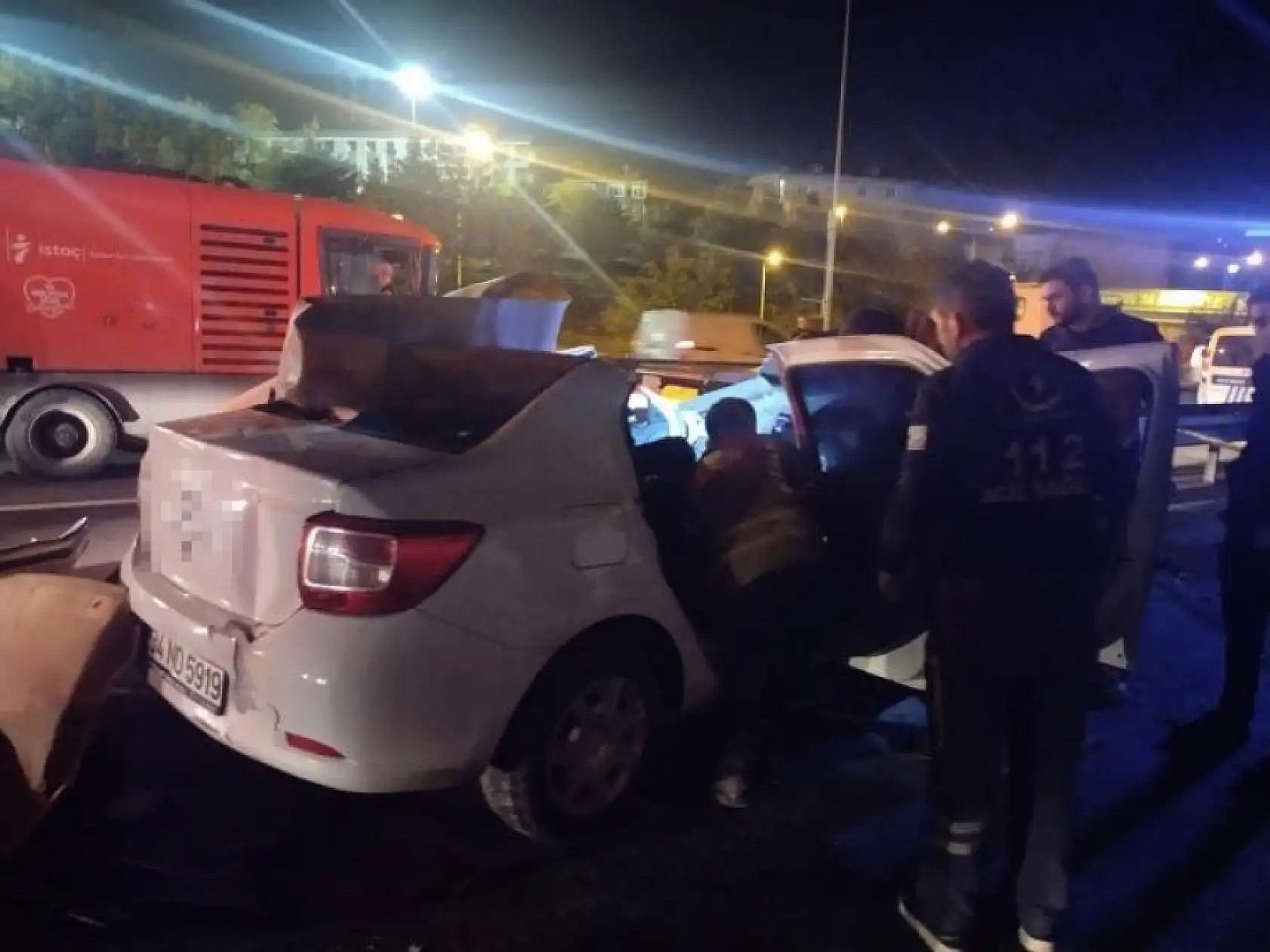 Gece yarısı feci kaza: 1 kişi yaşamını yitirdi, sürücü ağır yaralı