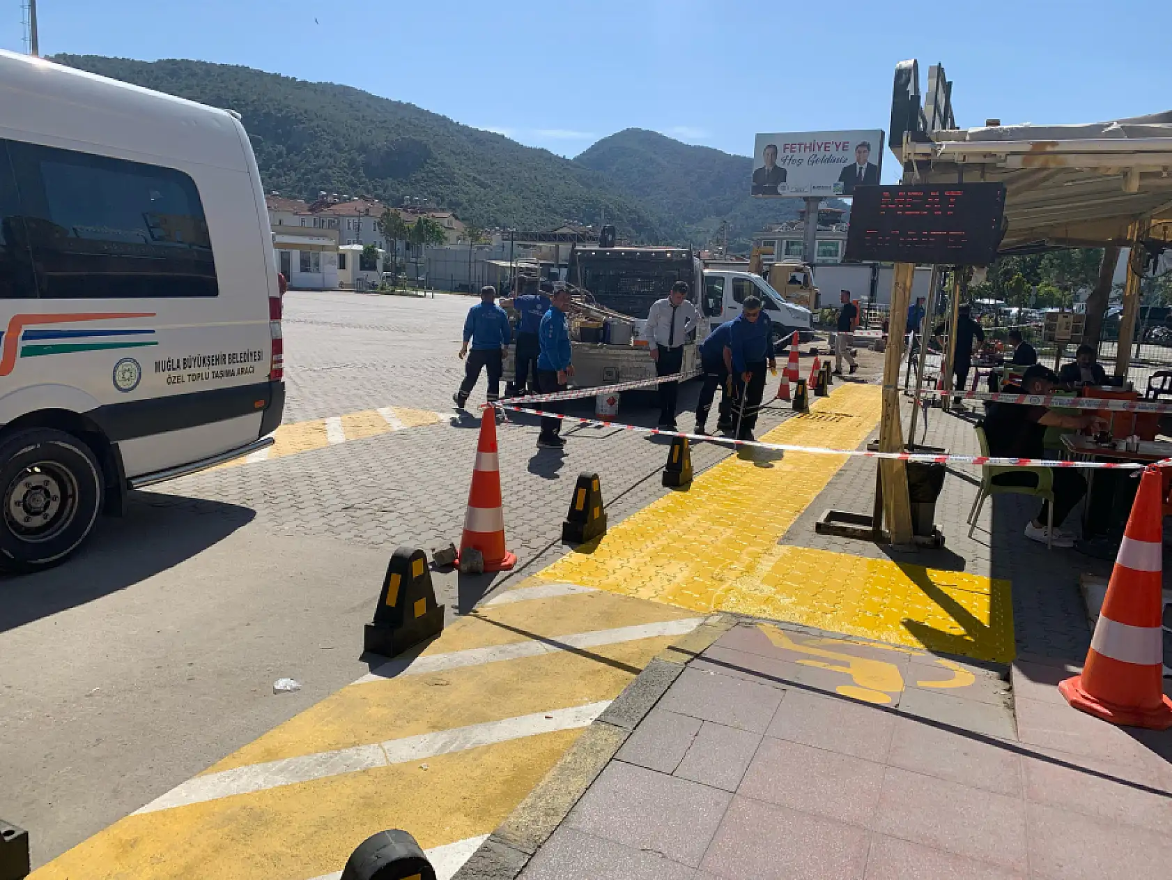 Fethiye Otogarı'nda yaya yolu çizgi çalışması yapılıyor