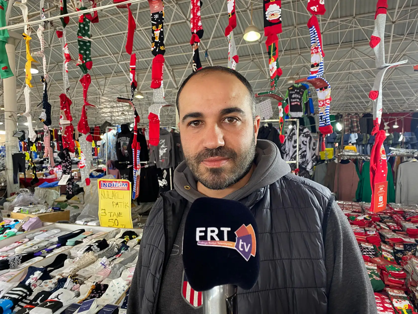 Fethiye Çalıca Pazaryeri'nde Yılbaşı Alışverişinin Gözdesi Çoraplar