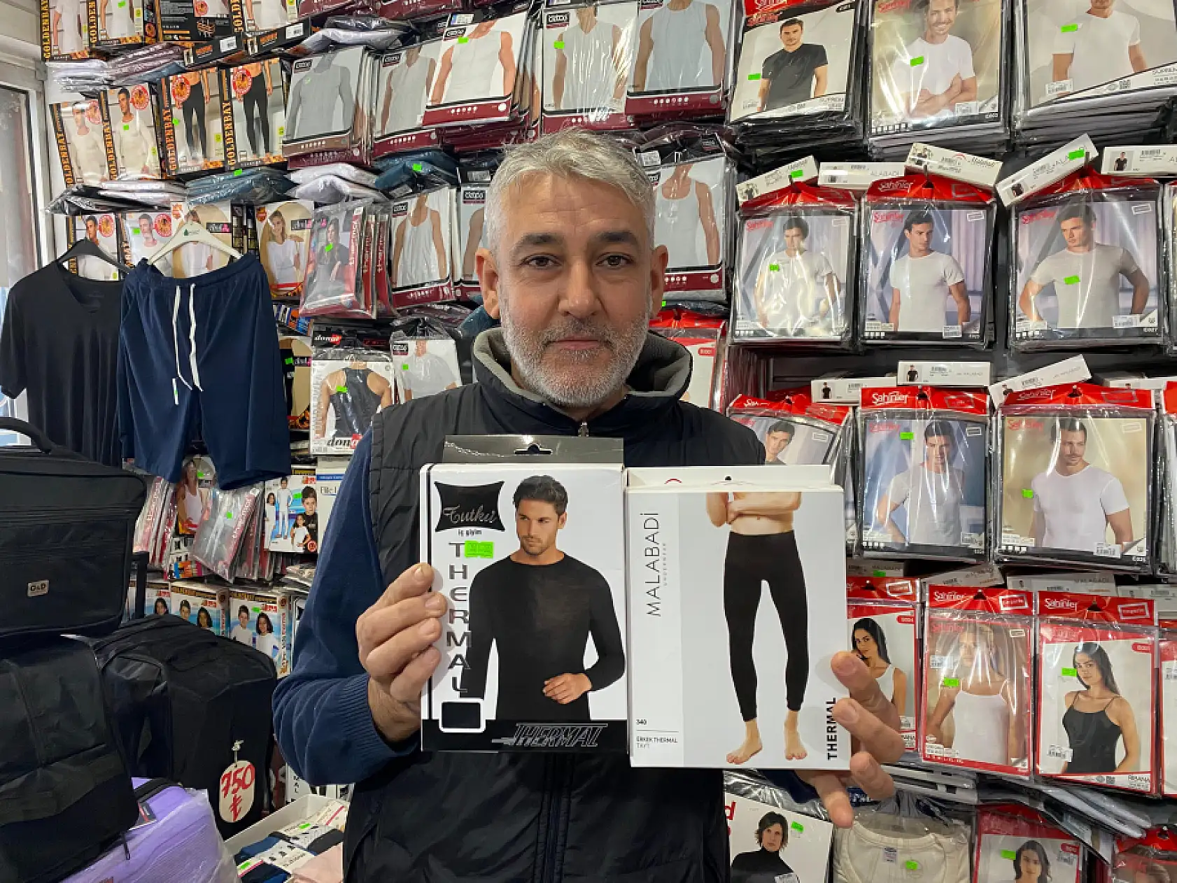 Fethiye'de İçlik ve Yün Çoraplara İlgi Artıyor