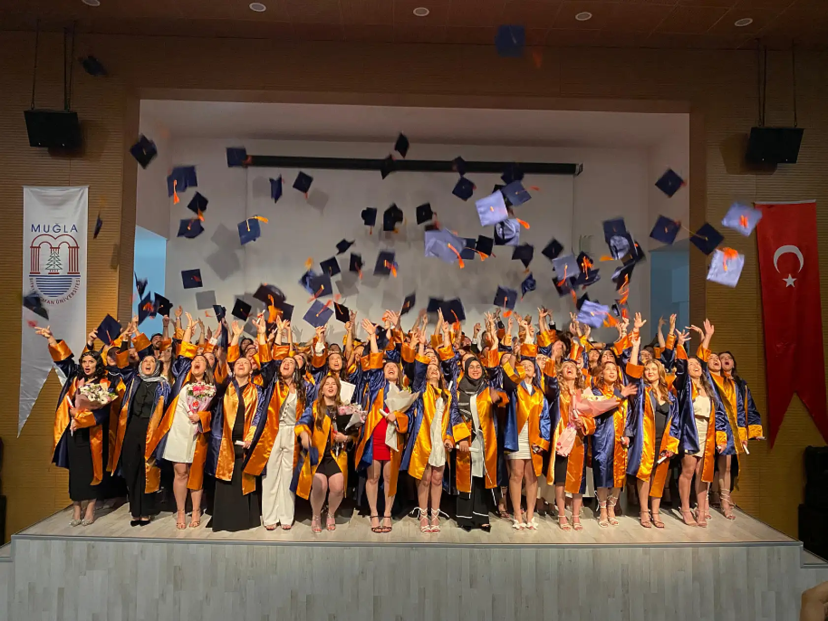 Fethiye MSKÜ Sağlık MYO'da mezuniyet coşkusu