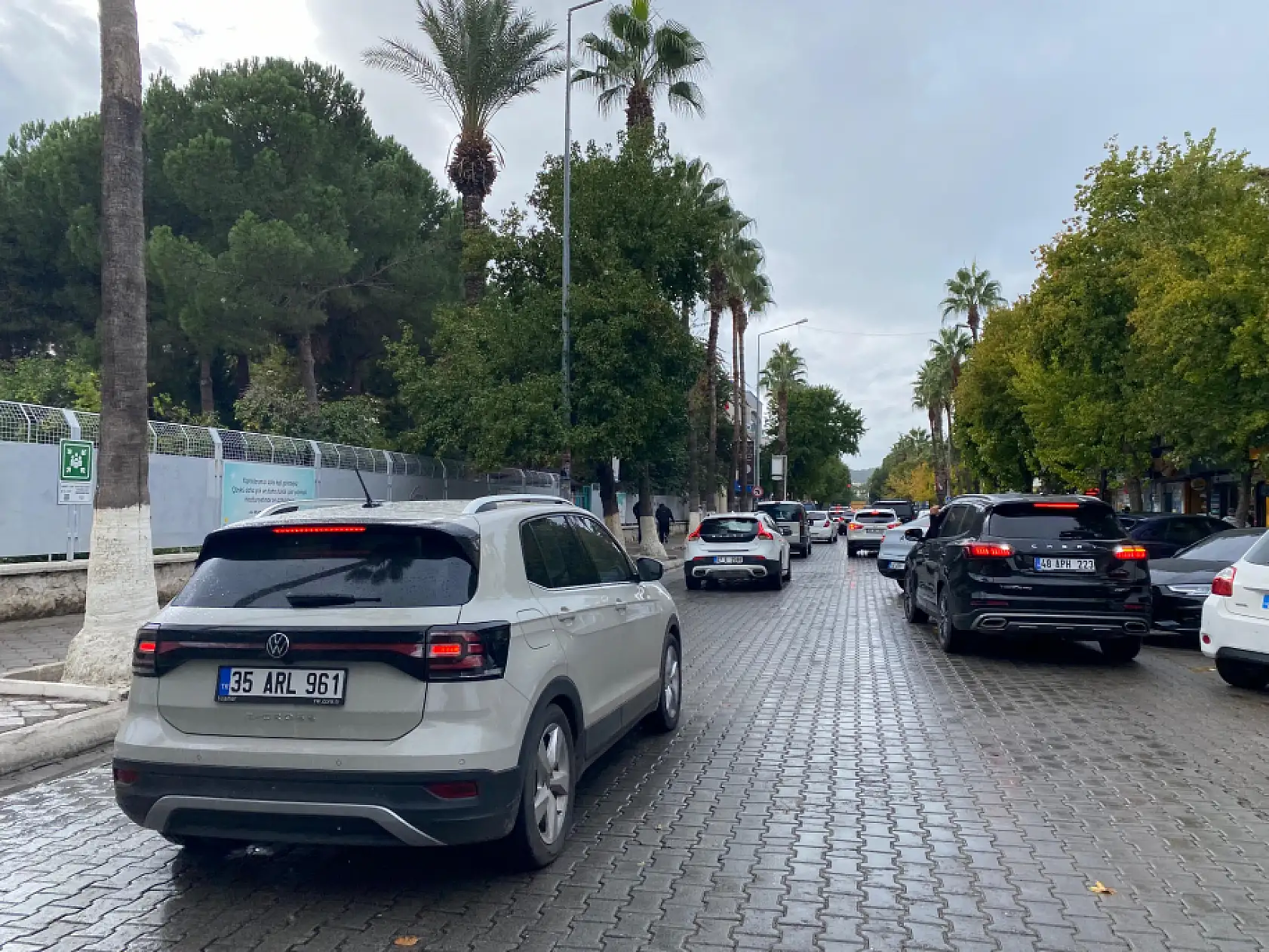 Fethiye'de Yağmurlu Hava ve Ara Tatil Sakinliği: Trafik Yoğunluğu Devam Ediyor