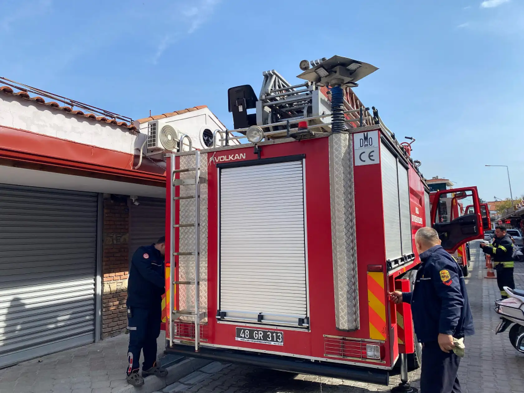 Fethiye Balık Pazarı'nda korkutan baca yangını