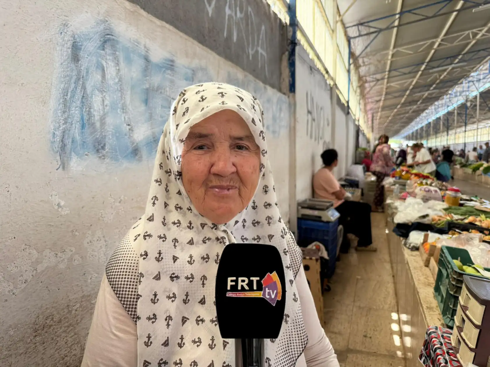 Fethiye Cuma Pazarı'nda Bal Satışı Yapan Üreticiden Fiyat ve Satış Durumu Açıklaması