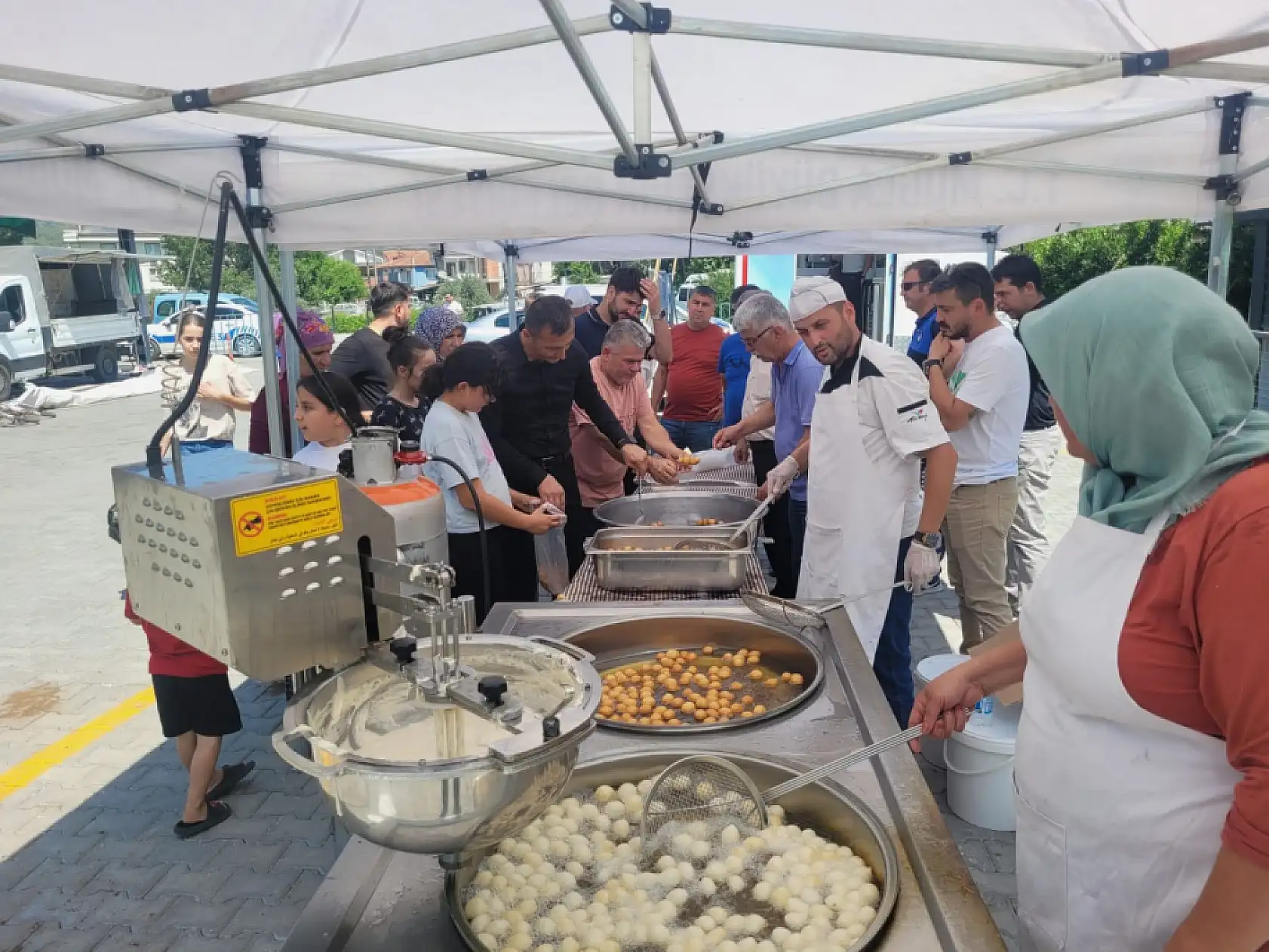 Muğla Büyükşehir Belediyesi'nden Seydikemer'de Ferdi Zeyrek Anısına Lokma Hayrı