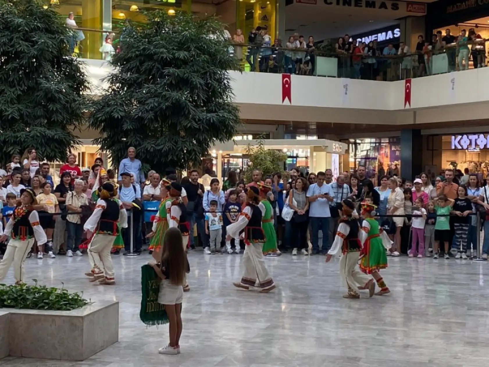 Fethiye'de 29 Ekim Cumhuriyet Bayramı Etkinlikleri Uluslararası Dans Gösterileriyle Başladı