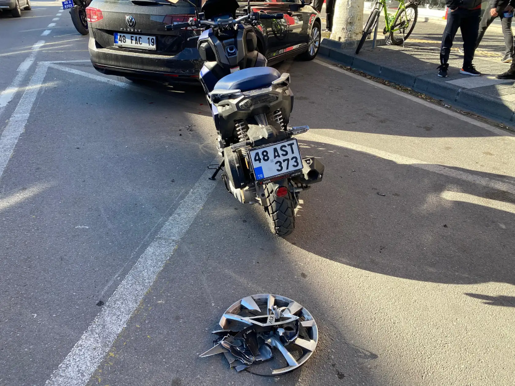 Fethiye'de motosiklet ve araba çarpıştı