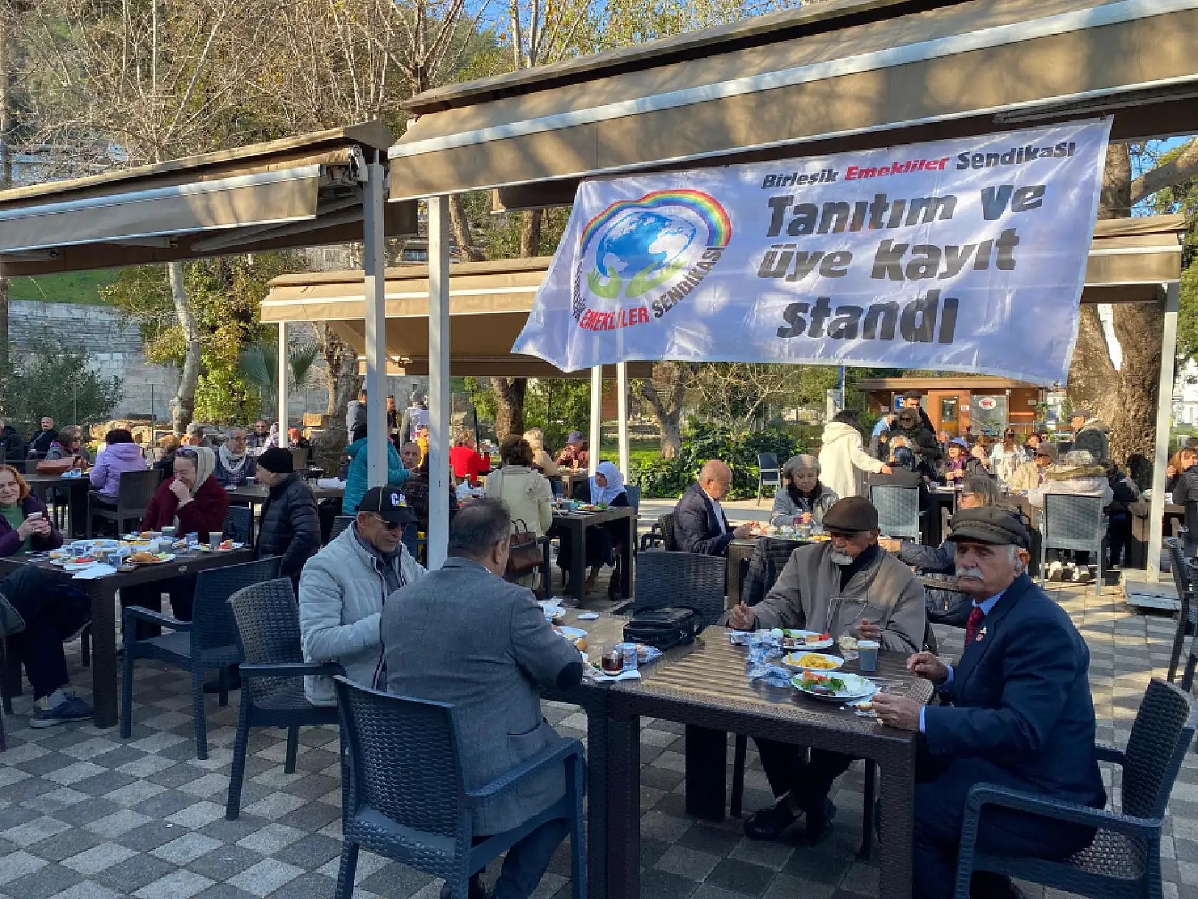 Fethiye'de emekliler kahvaltıda buluştu: Sendika zor duruma dikkat çekti