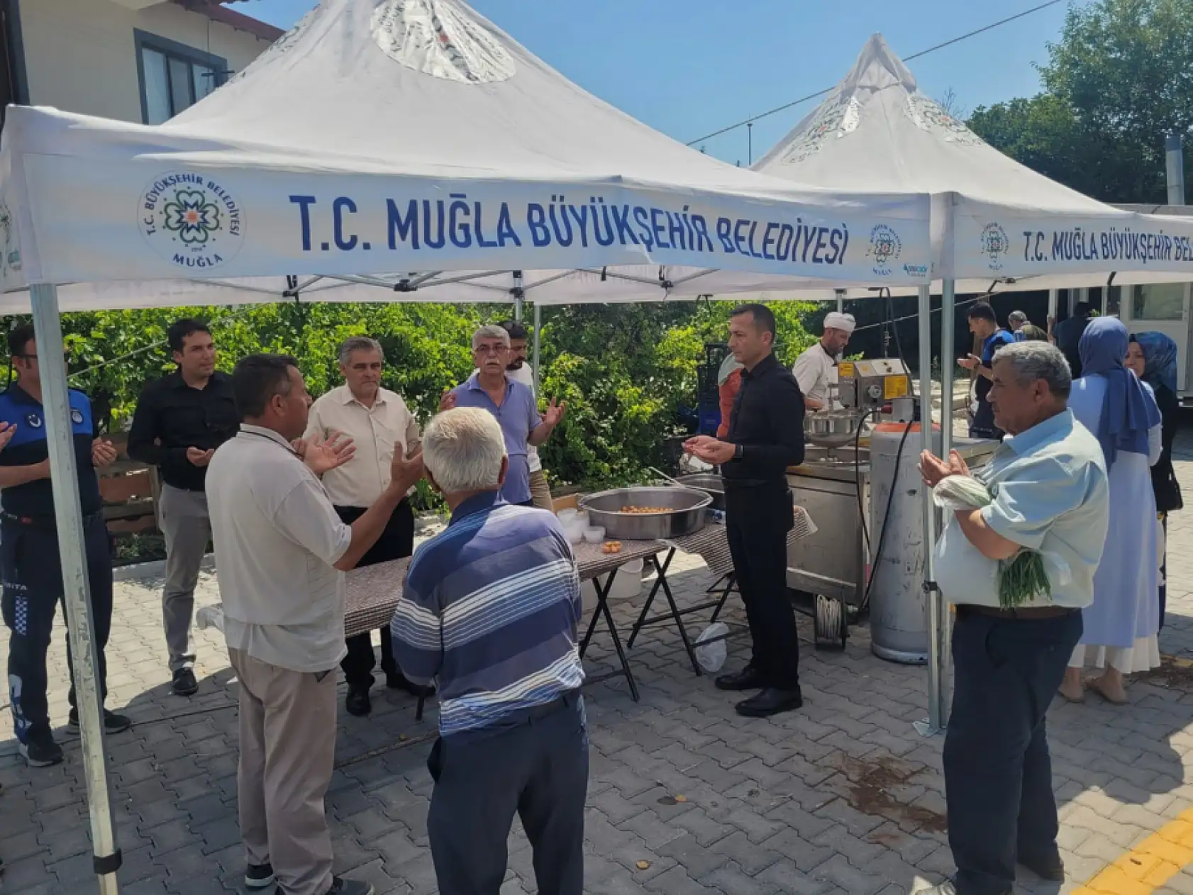 Muğla Büyükşehir Belediyesi'nden Seydikemer'de Ferdi Zeyrek Anısına Lokma Hayrı