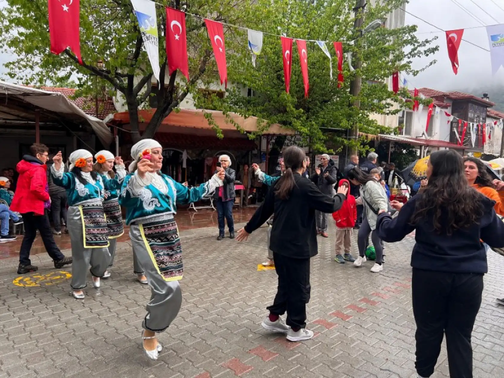Yeşilüzümlü Festivali İkinci Gününde Yoğun İlgi Görüyor